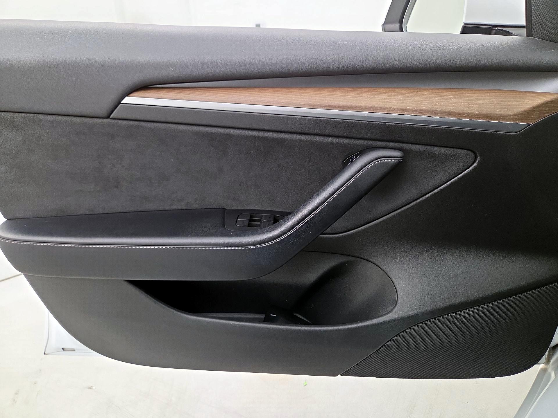 Thumbnail: 2022 Tesla Model 3 - 12