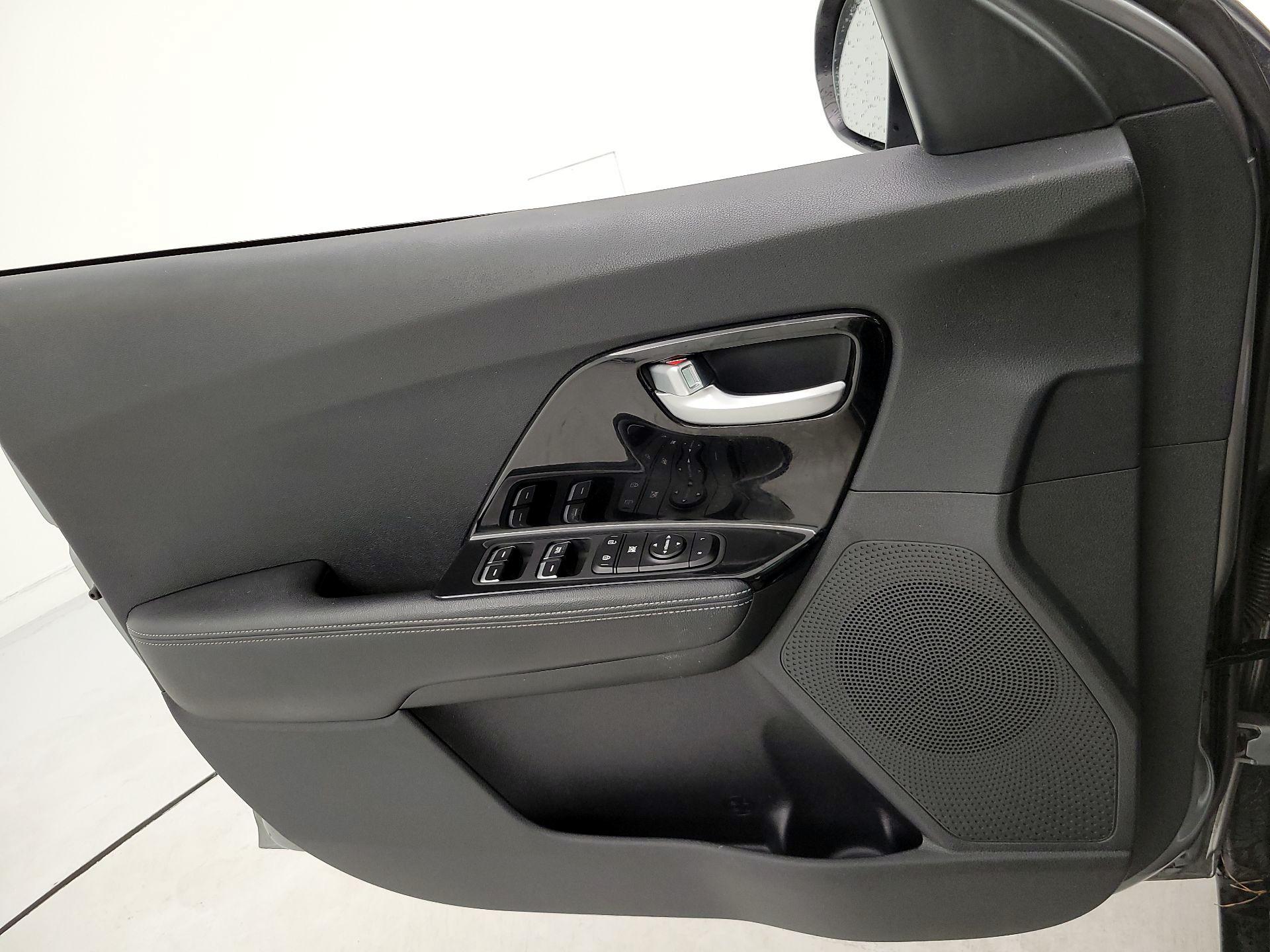 Thumbnail: 2022 Kia Niro - 12