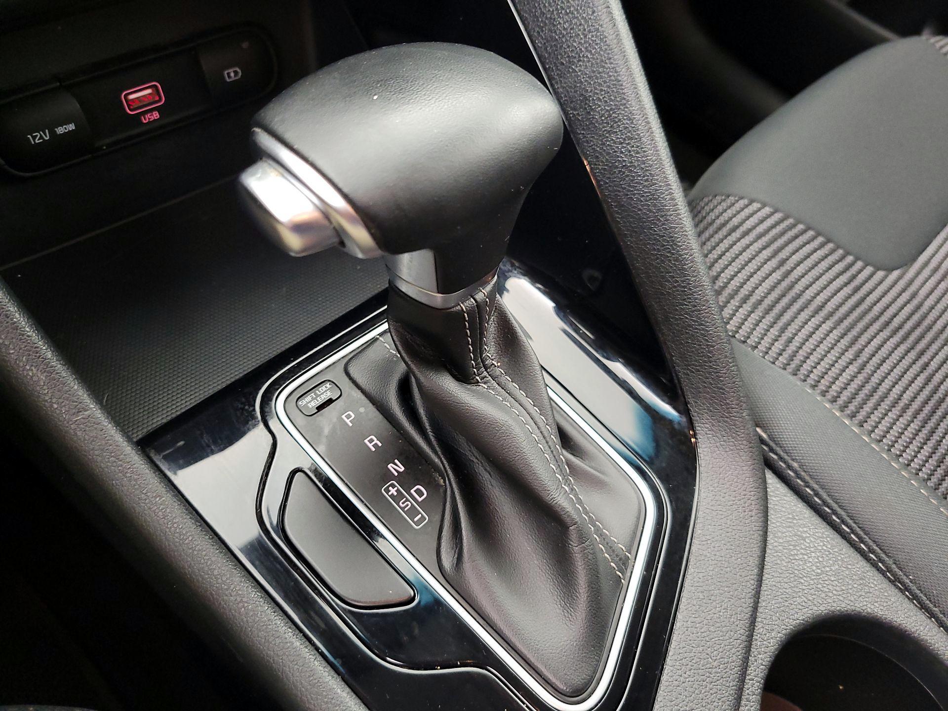 Thumbnail: 2022 Kia Niro - 17