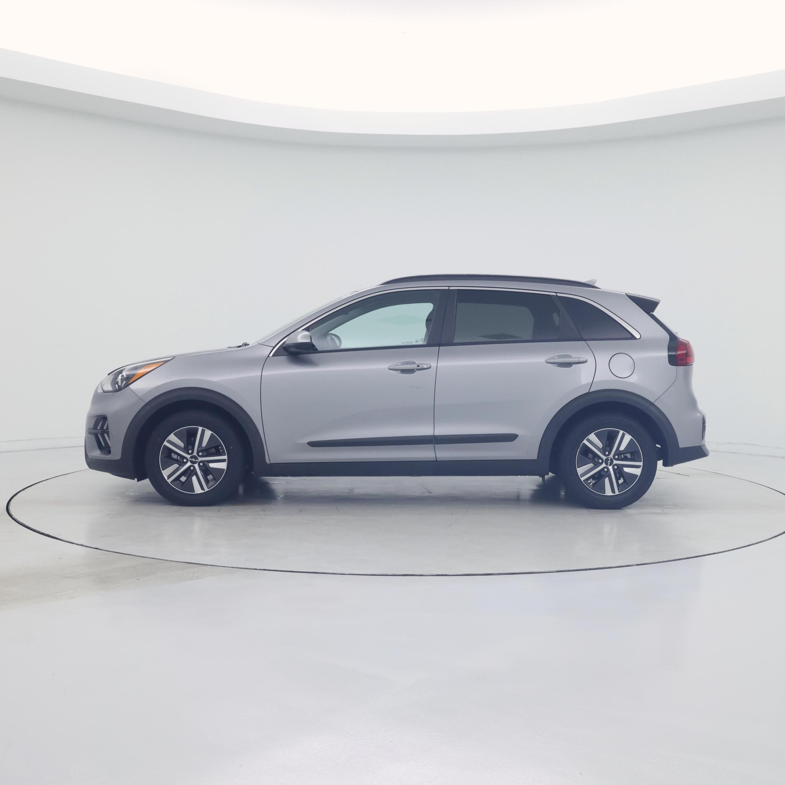Thumbnail: 2022 Kia Niro - 3