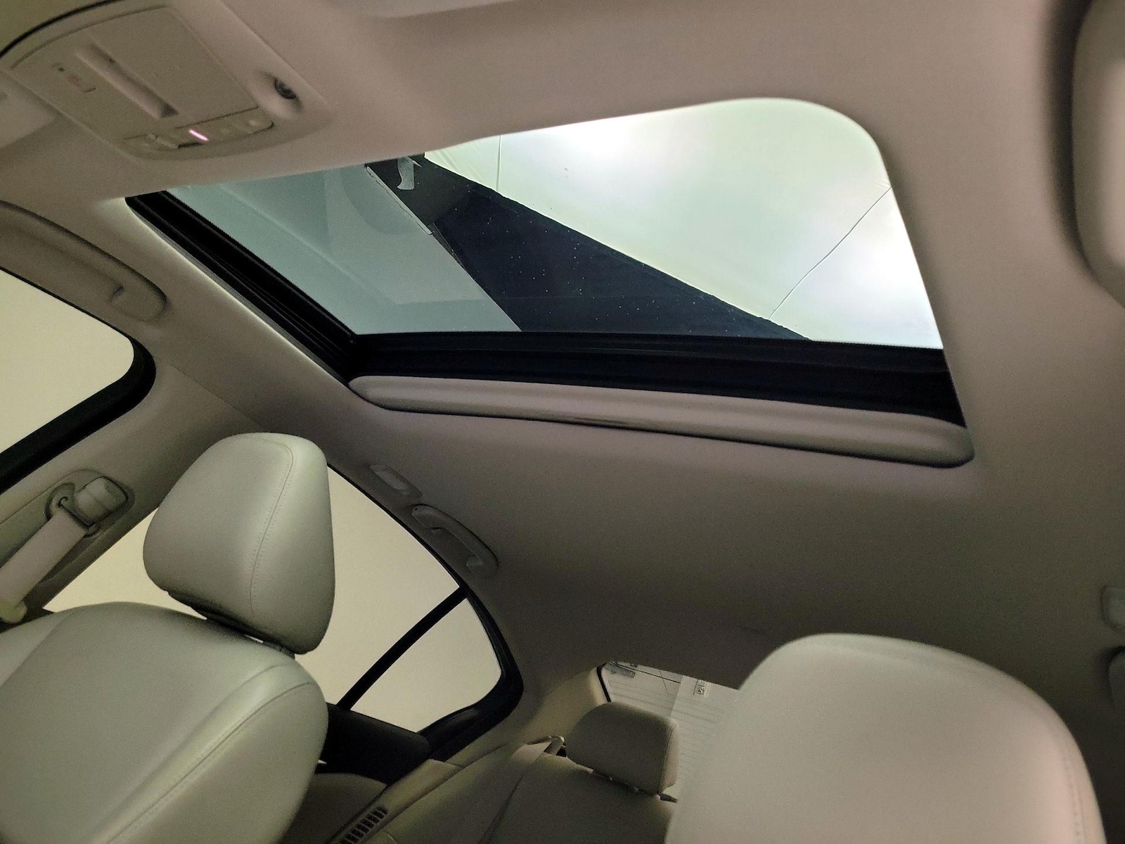 Sunroof(s) & Overhead Airbags