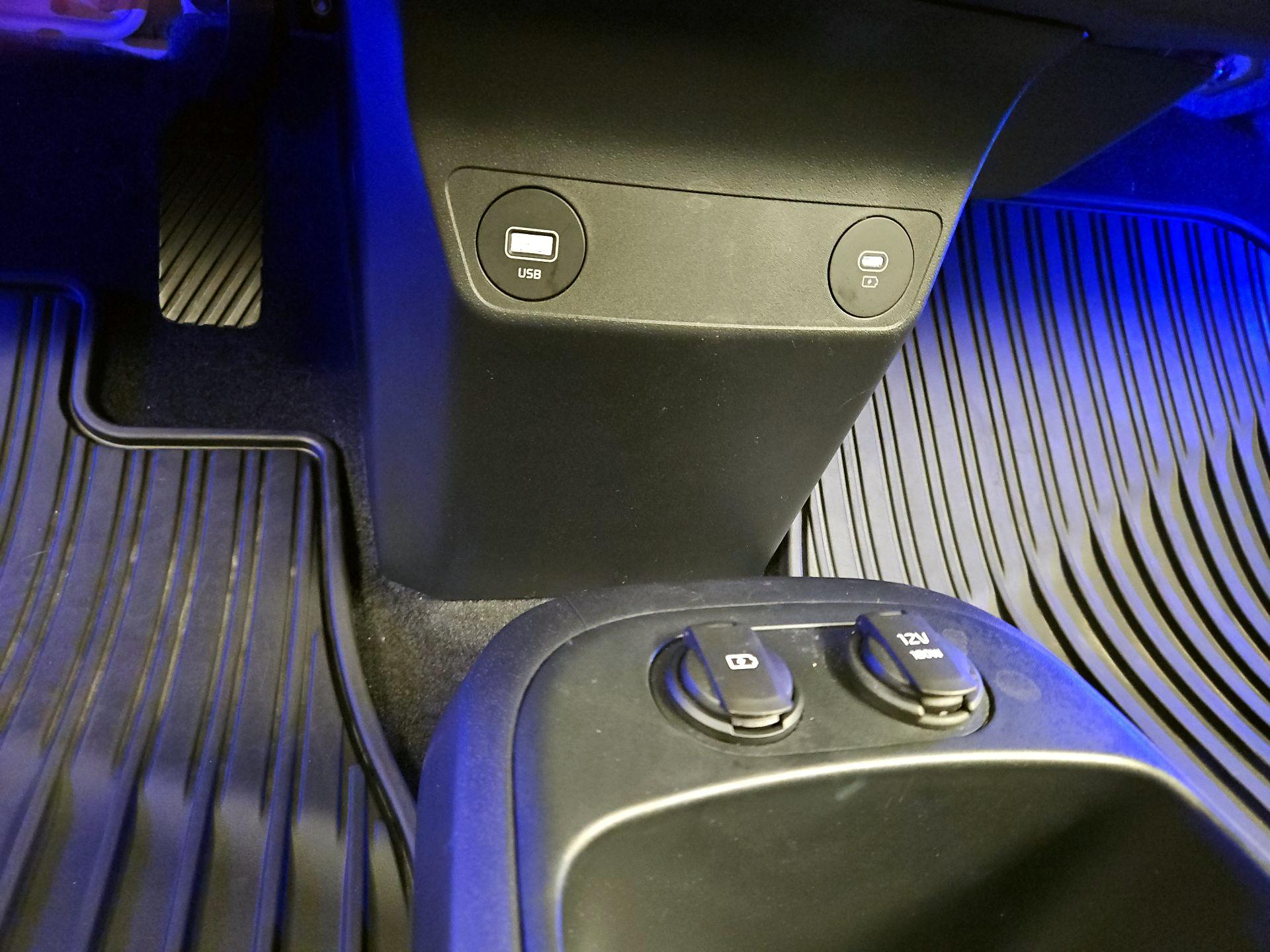 Thumbnail: 2023 Kia EV6 - 19