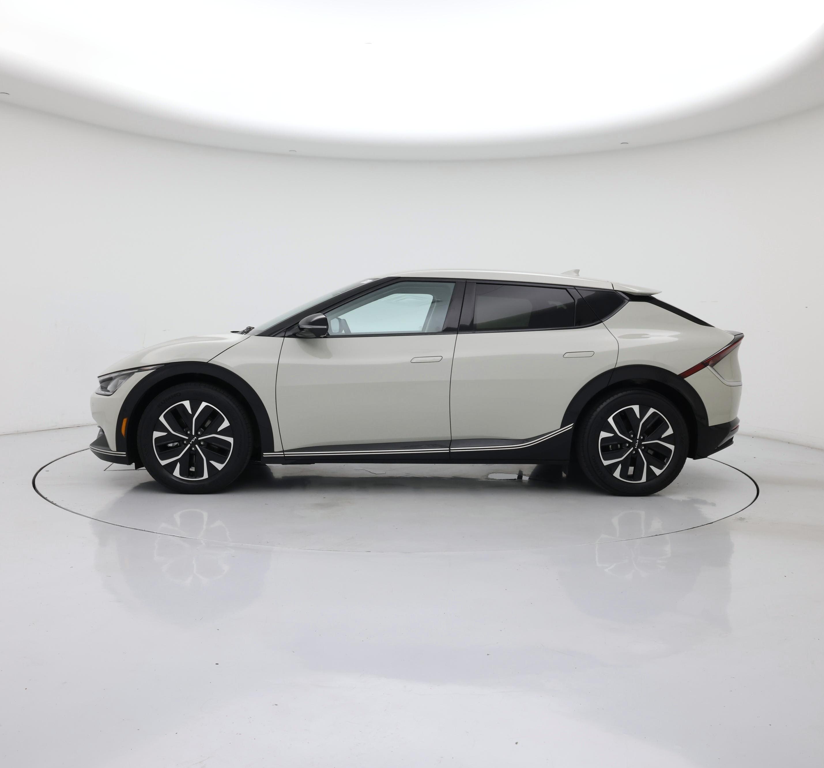 Thumbnail: 2023 Kia EV6 - 3