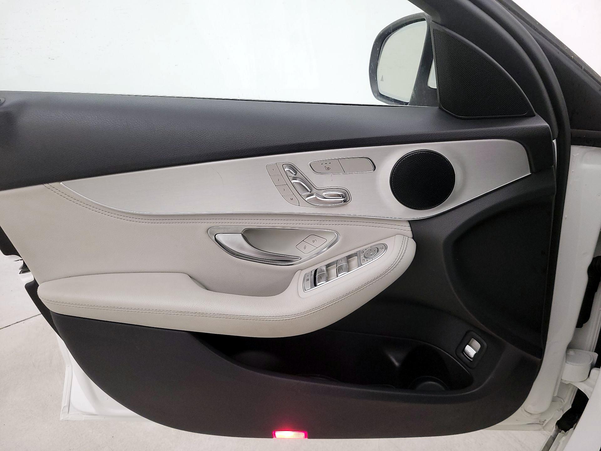 Thumbnail: 2016 Mercedes-Benz C-Class - 12