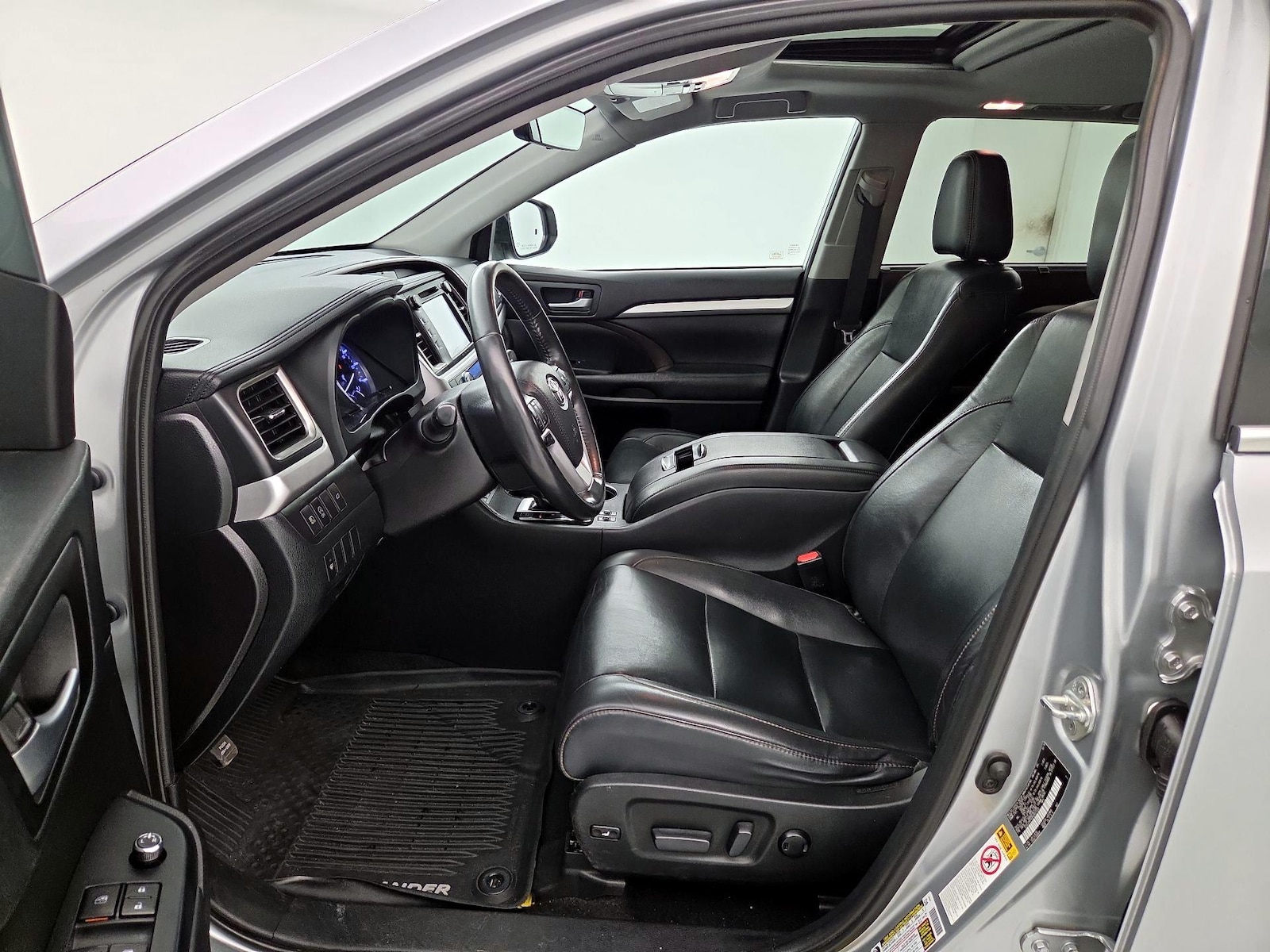 2019 Toyota Highlander XLE - Photo 12