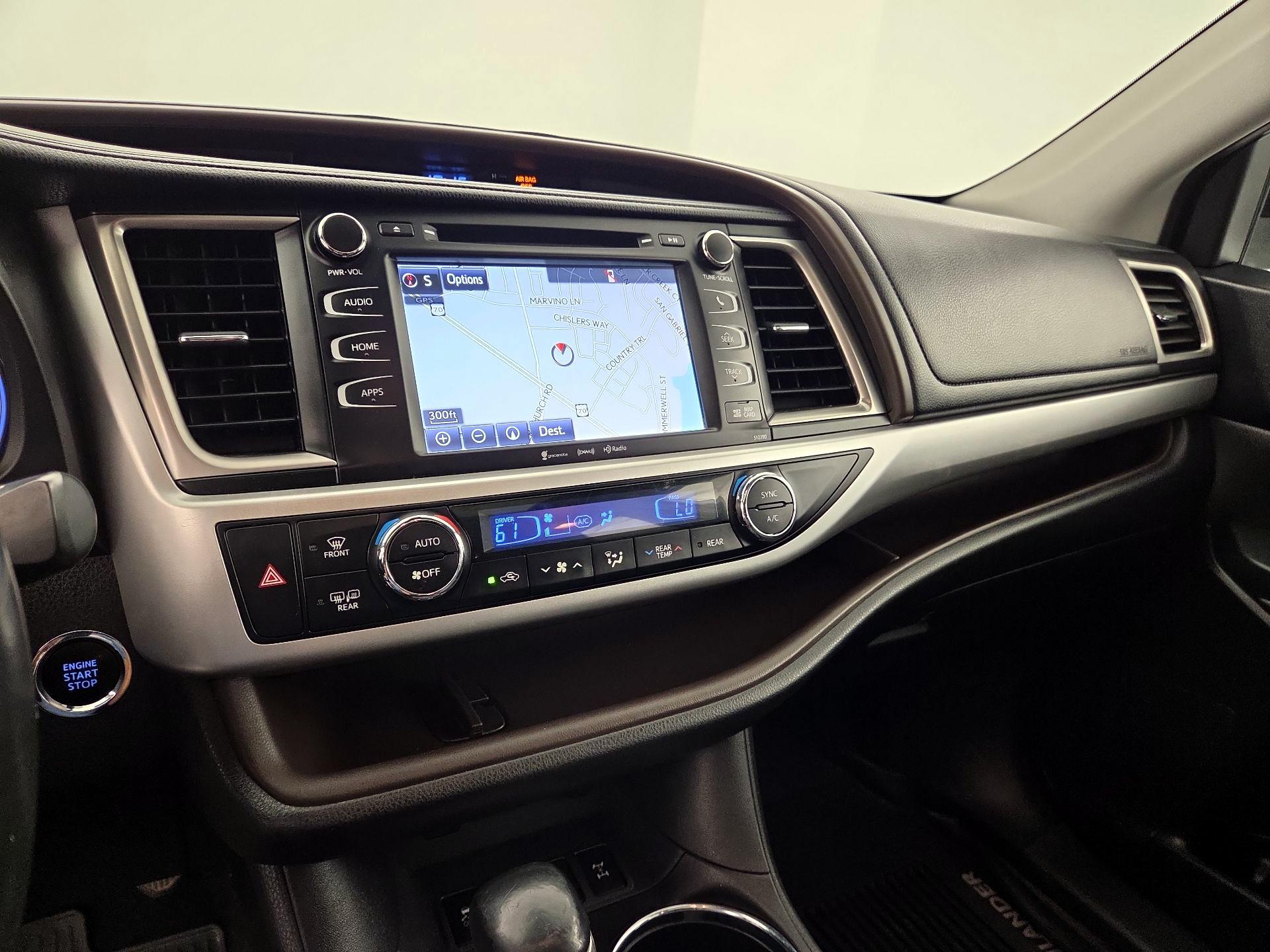 Thumbnail: 2019 Toyota Highlander - 14