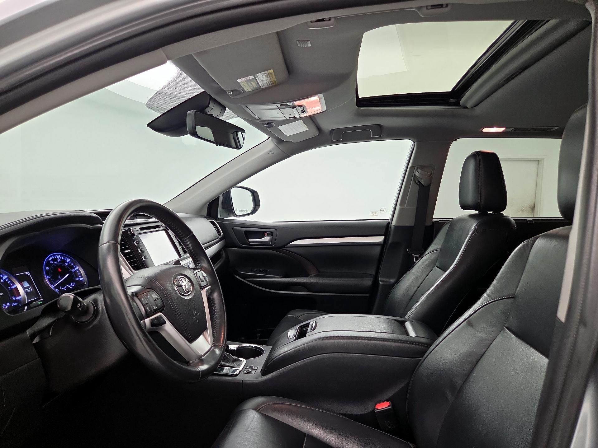 Thumbnail: 2019 Toyota Highlander - 20