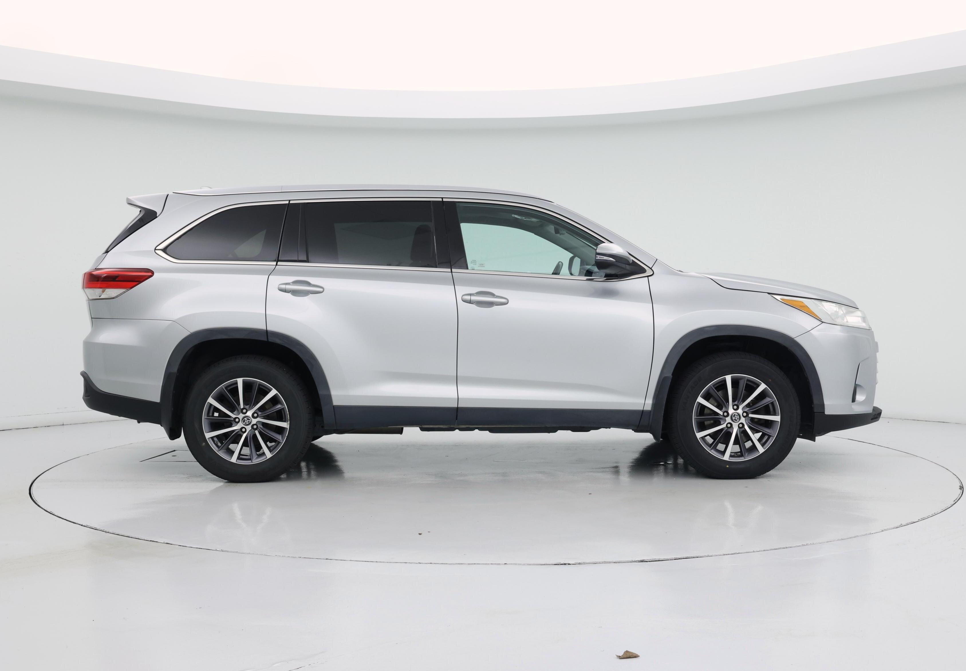 Thumbnail: 2019 Toyota Highlander - 7