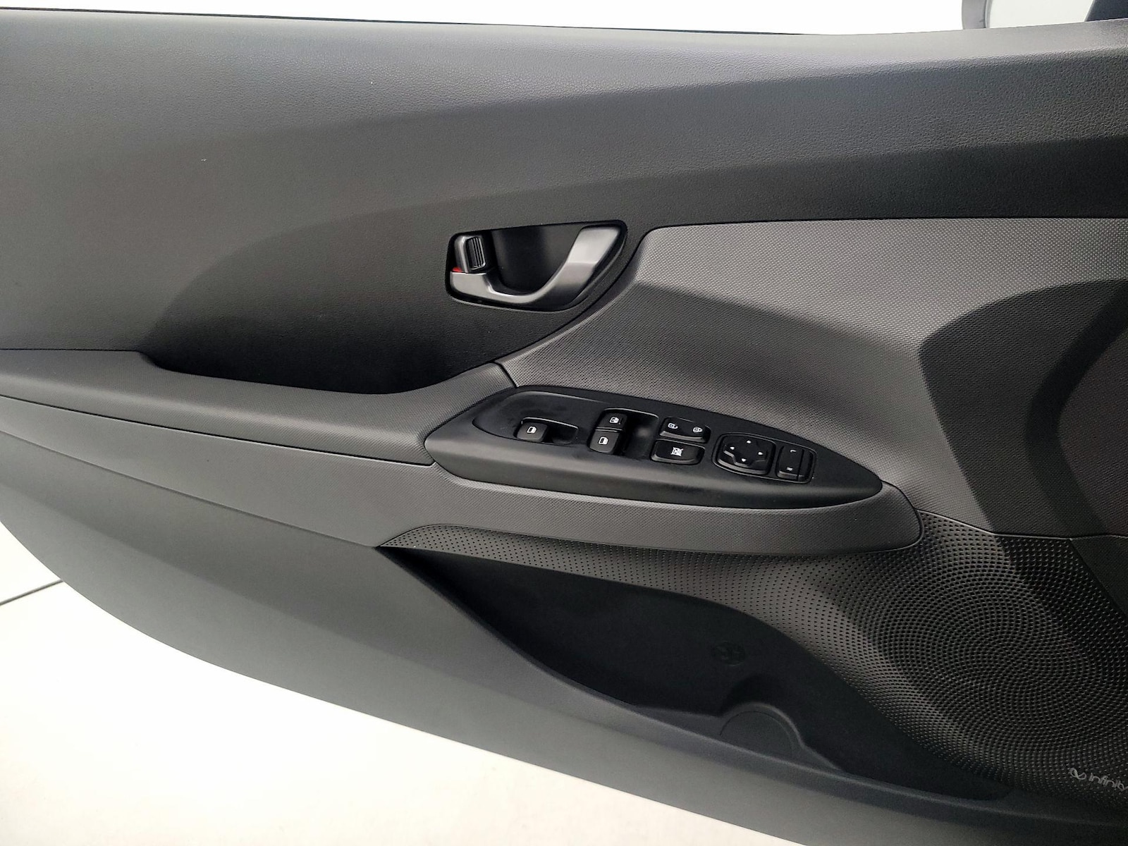 2020 Hyundai Veloster Base - Photo 13