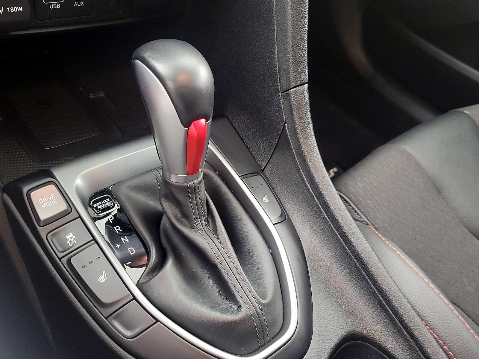 2020 Hyundai Veloster Base - Photo 18