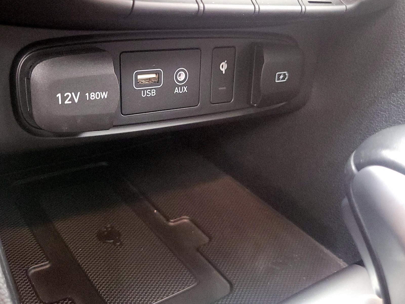 2020 Hyundai Veloster Base - Photo 19