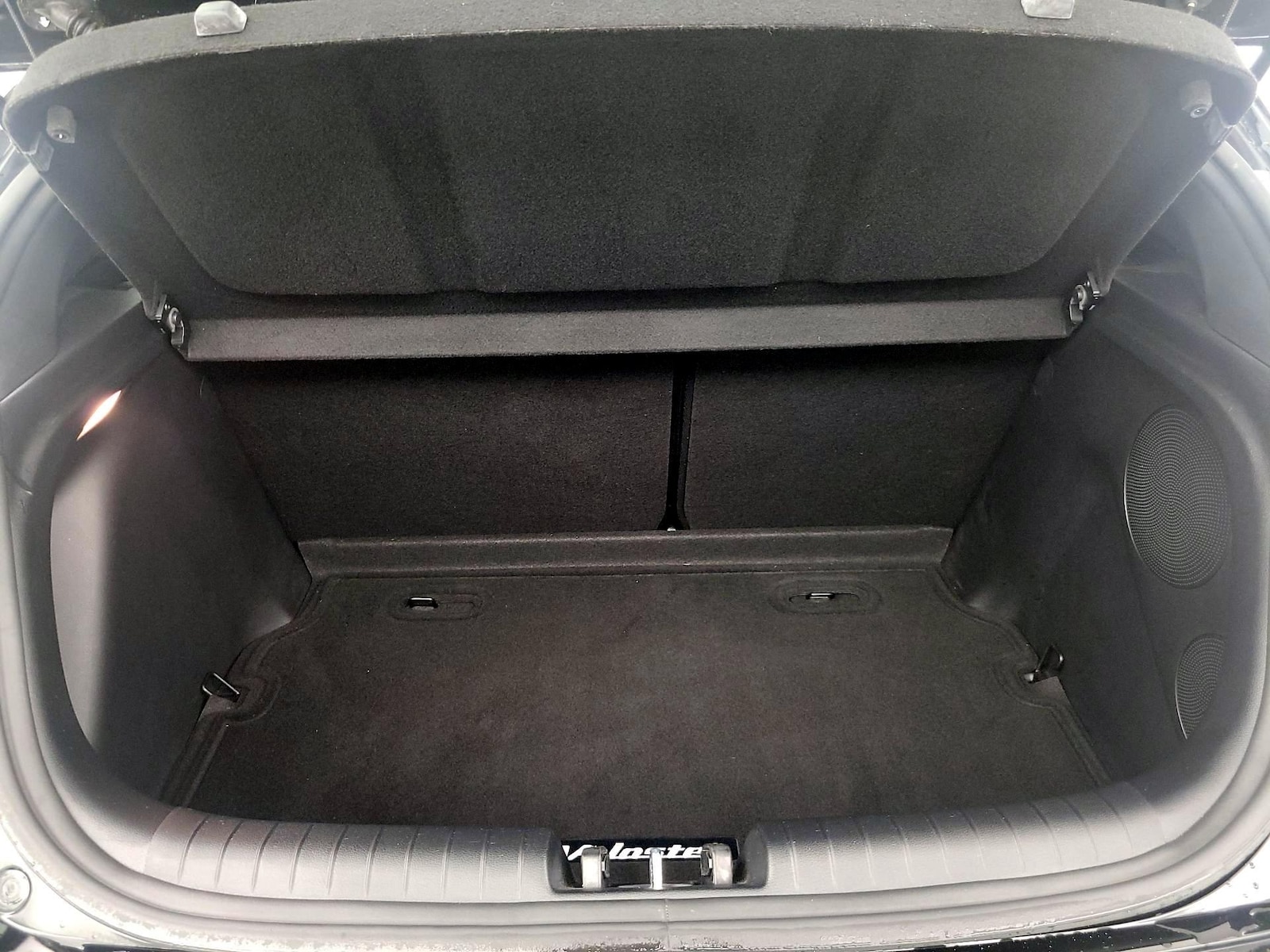 2020 Hyundai Veloster Base - Photo 22