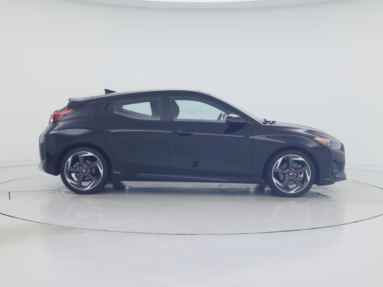 2020 Hyundai Veloster Base - Photo 8