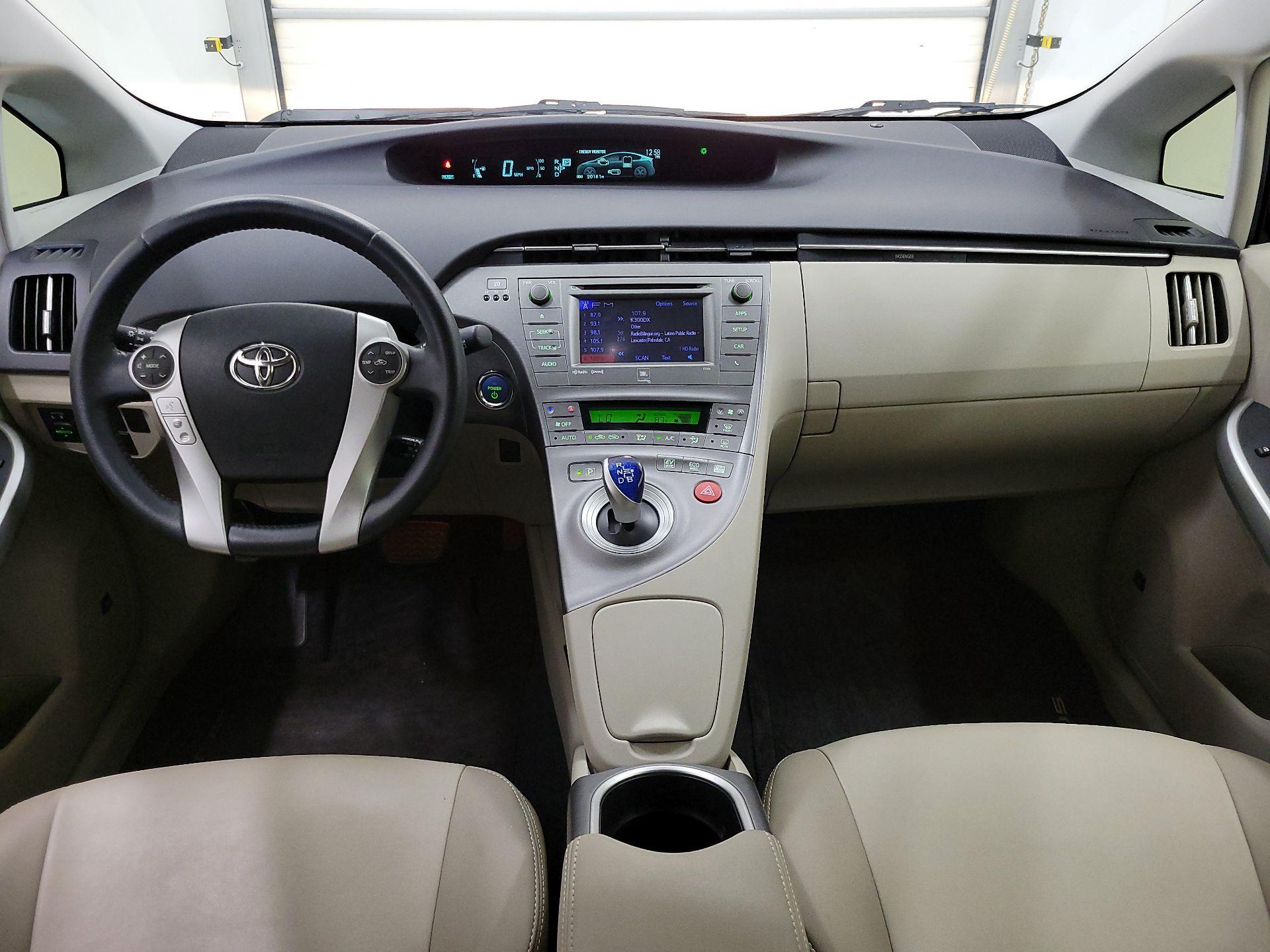 Thumbnail: 2014 Toyota Prius - 9