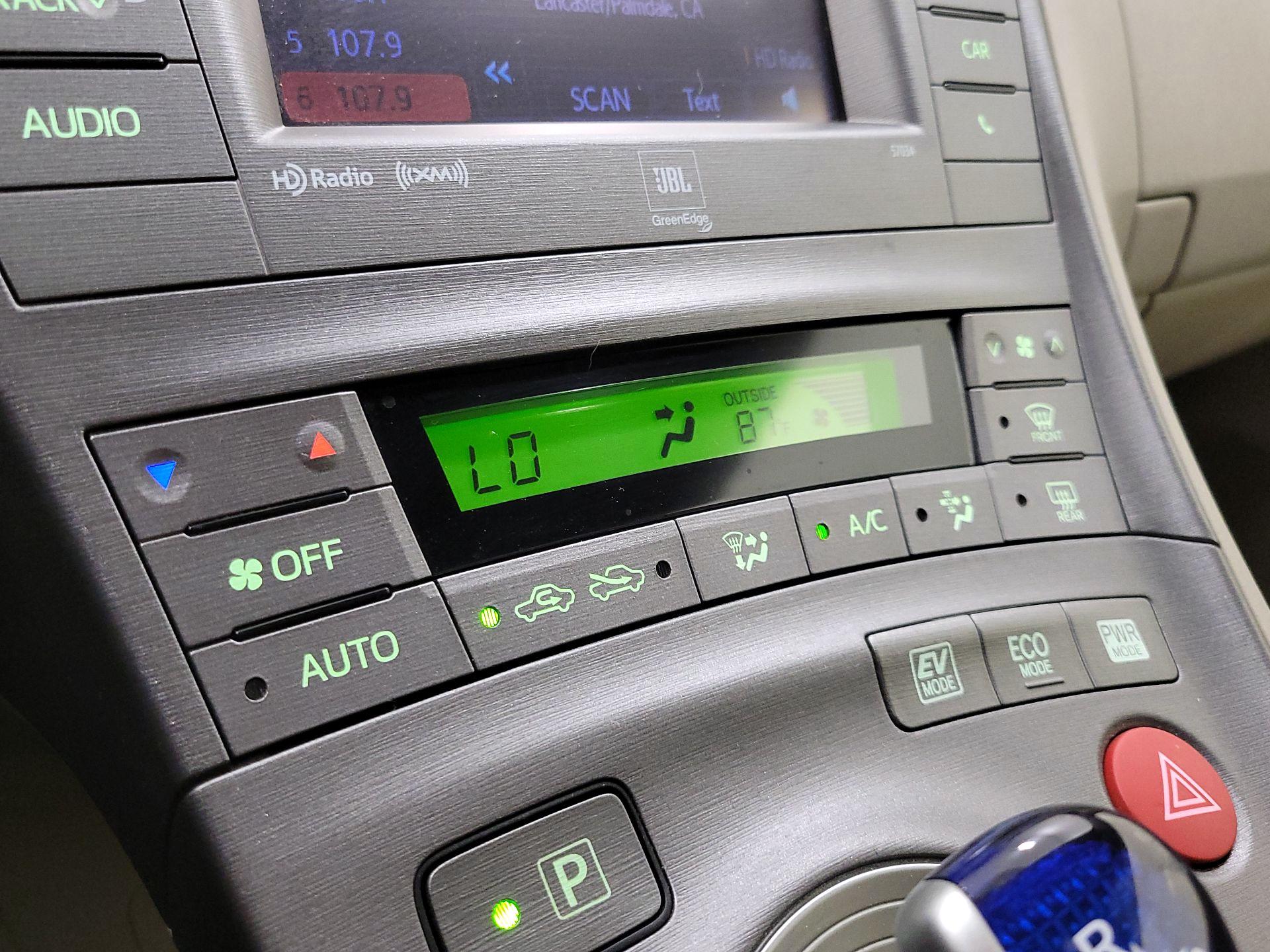 Thumbnail: 2014 Toyota Prius - 16