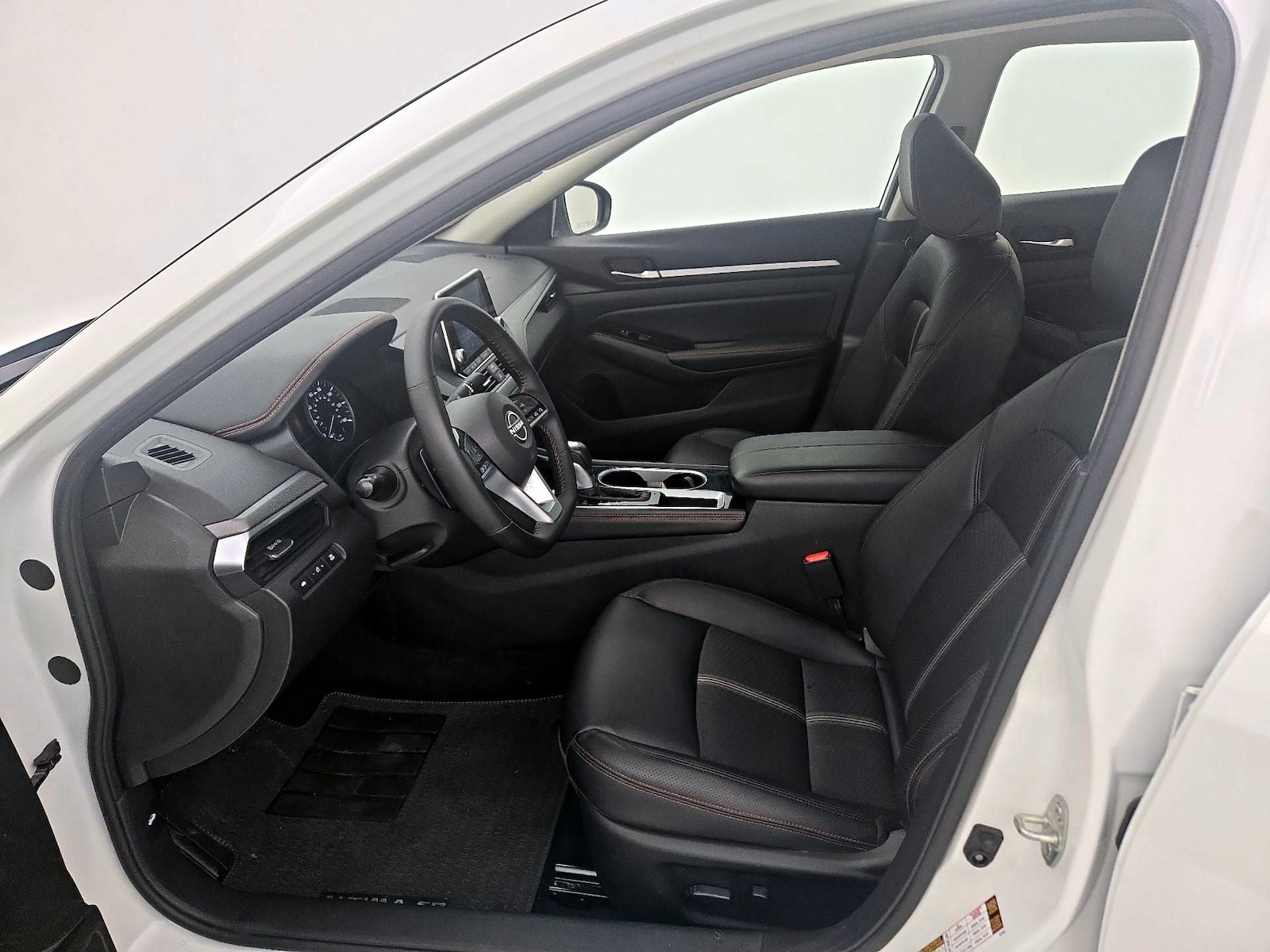 2025 Nissan Altima SR - Photo 12