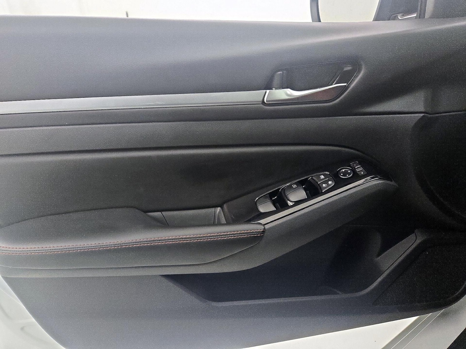 2025 Nissan Altima SR - Photo 13