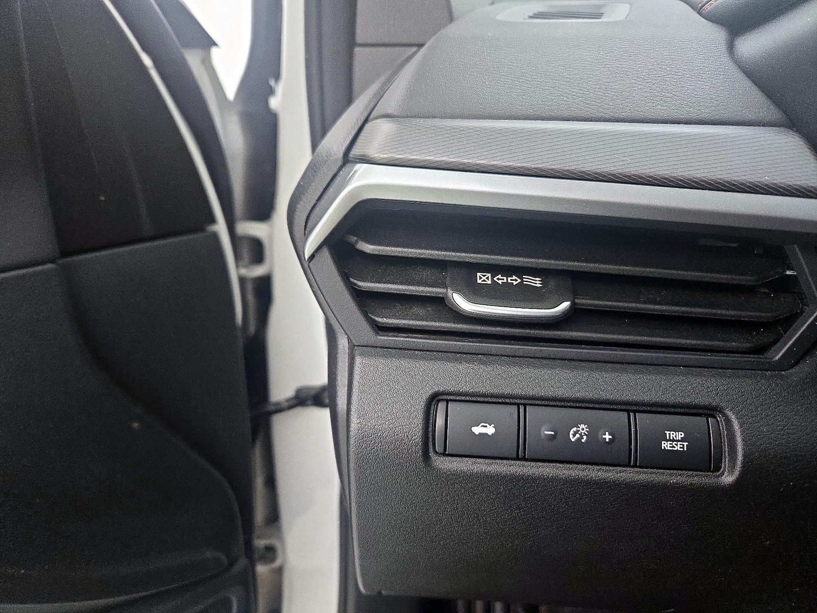 2025 Nissan Altima SR - Photo 14