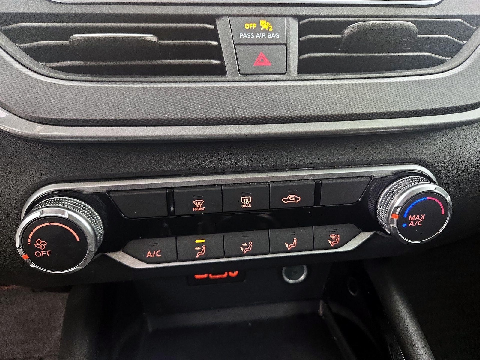 2025 Nissan Altima SR - Photo 17