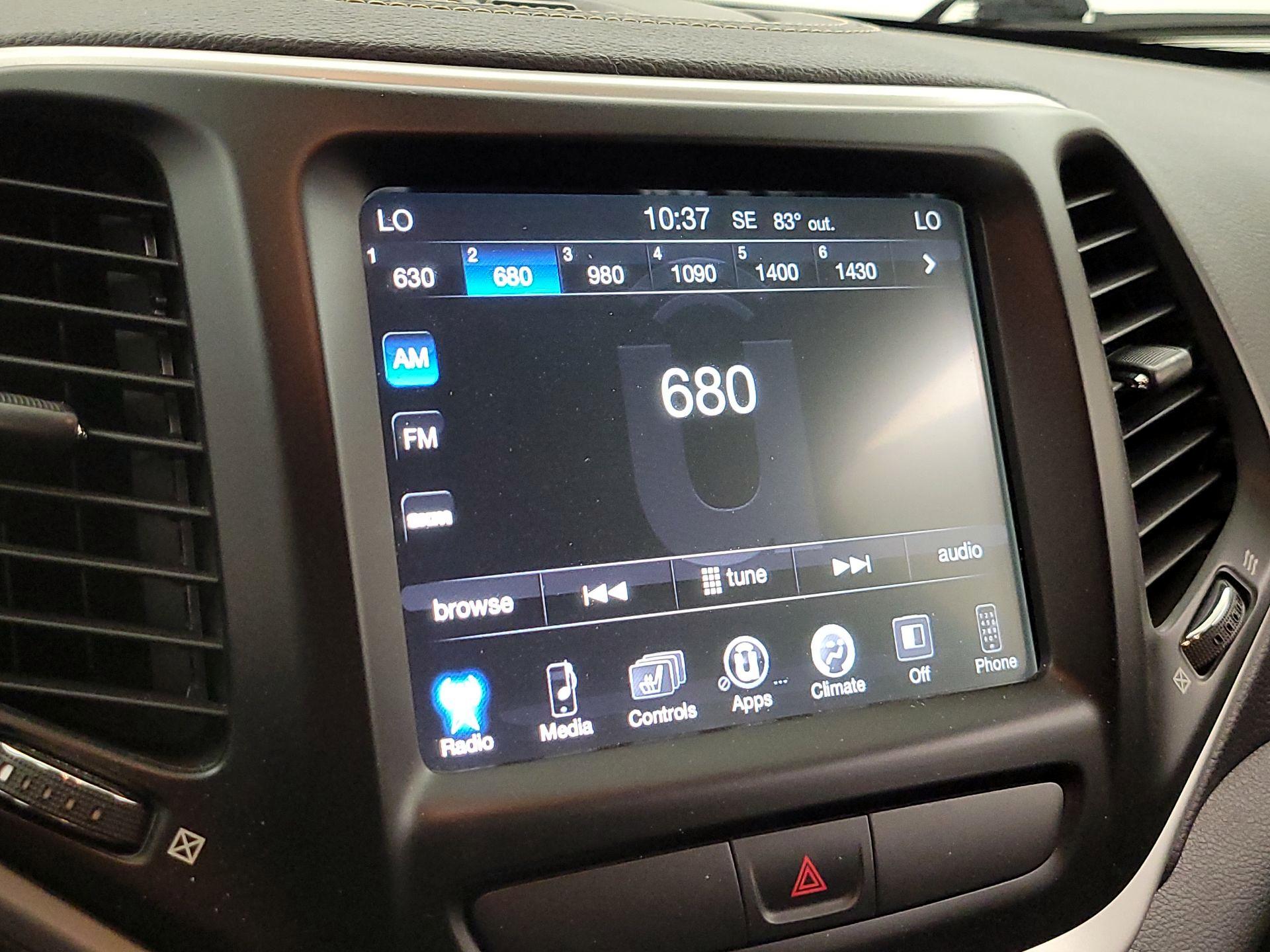 Thumbnail: 2018 Jeep Cherokee - 15