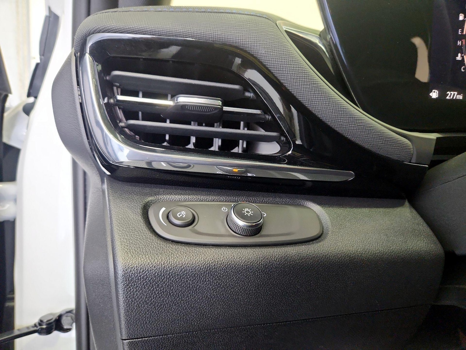 2025 Buick Envista Sport Touring - Photo 14