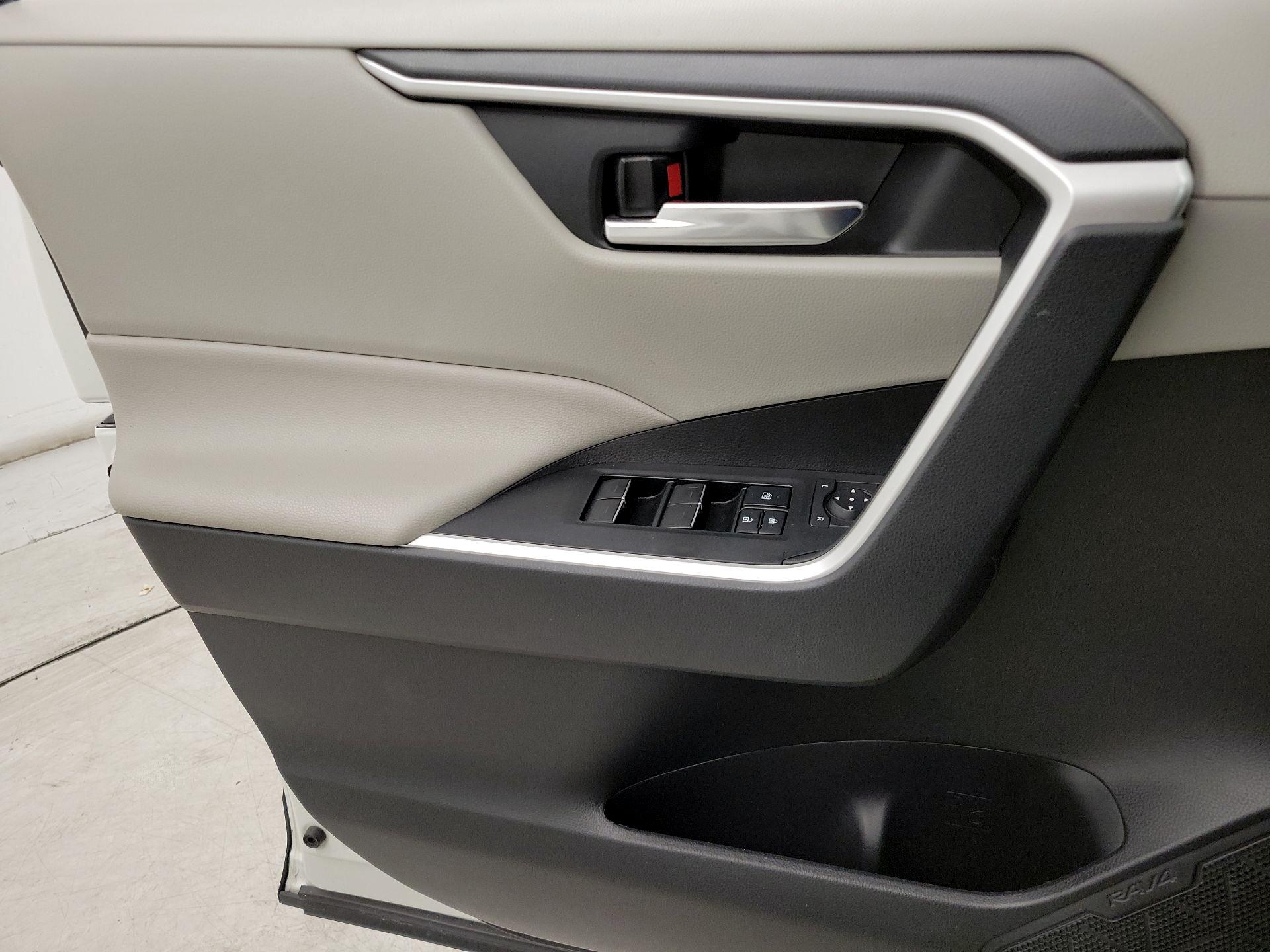 Thumbnail: 2022 Toyota RAV4 - 12
