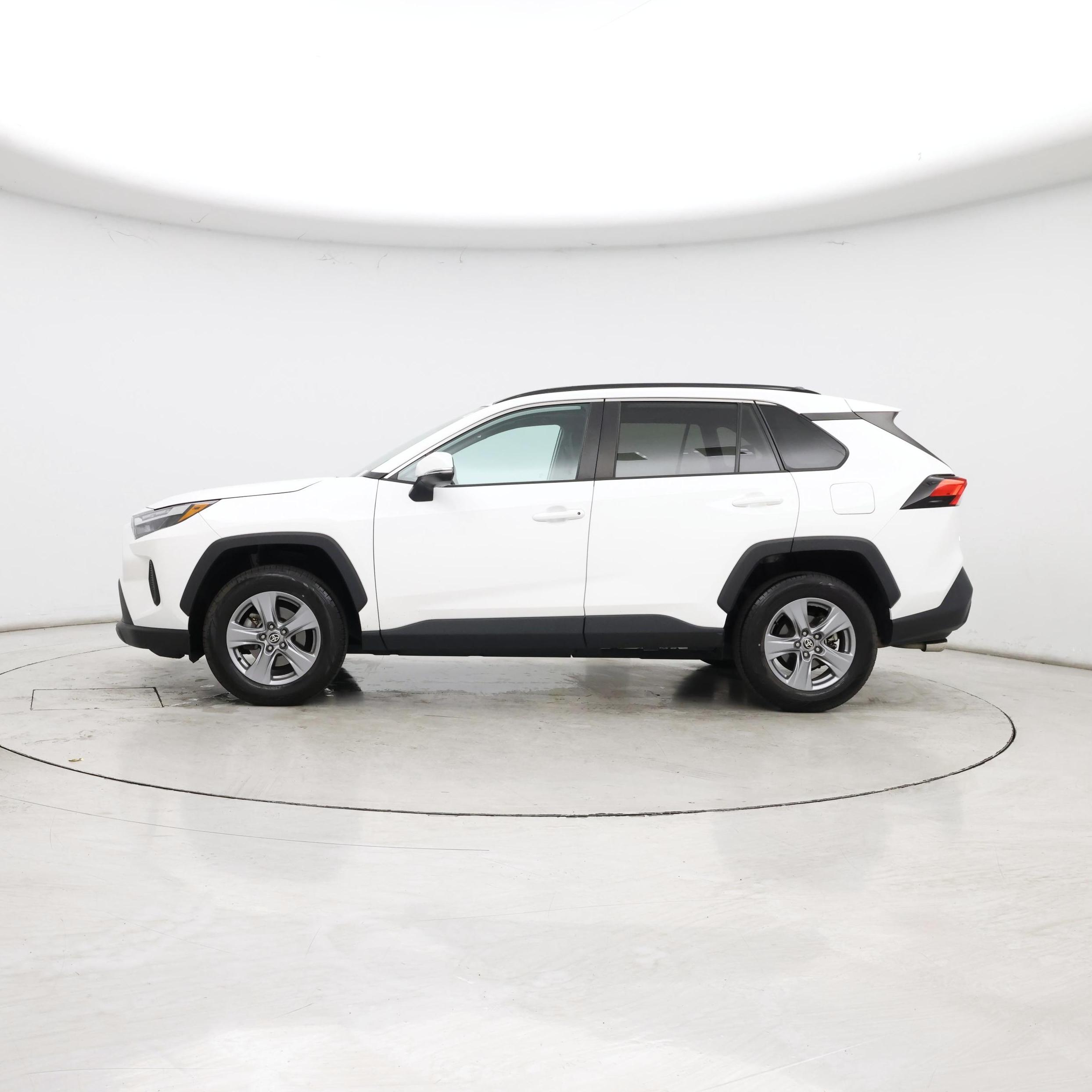 Thumbnail: 2022 Toyota RAV4 - 3