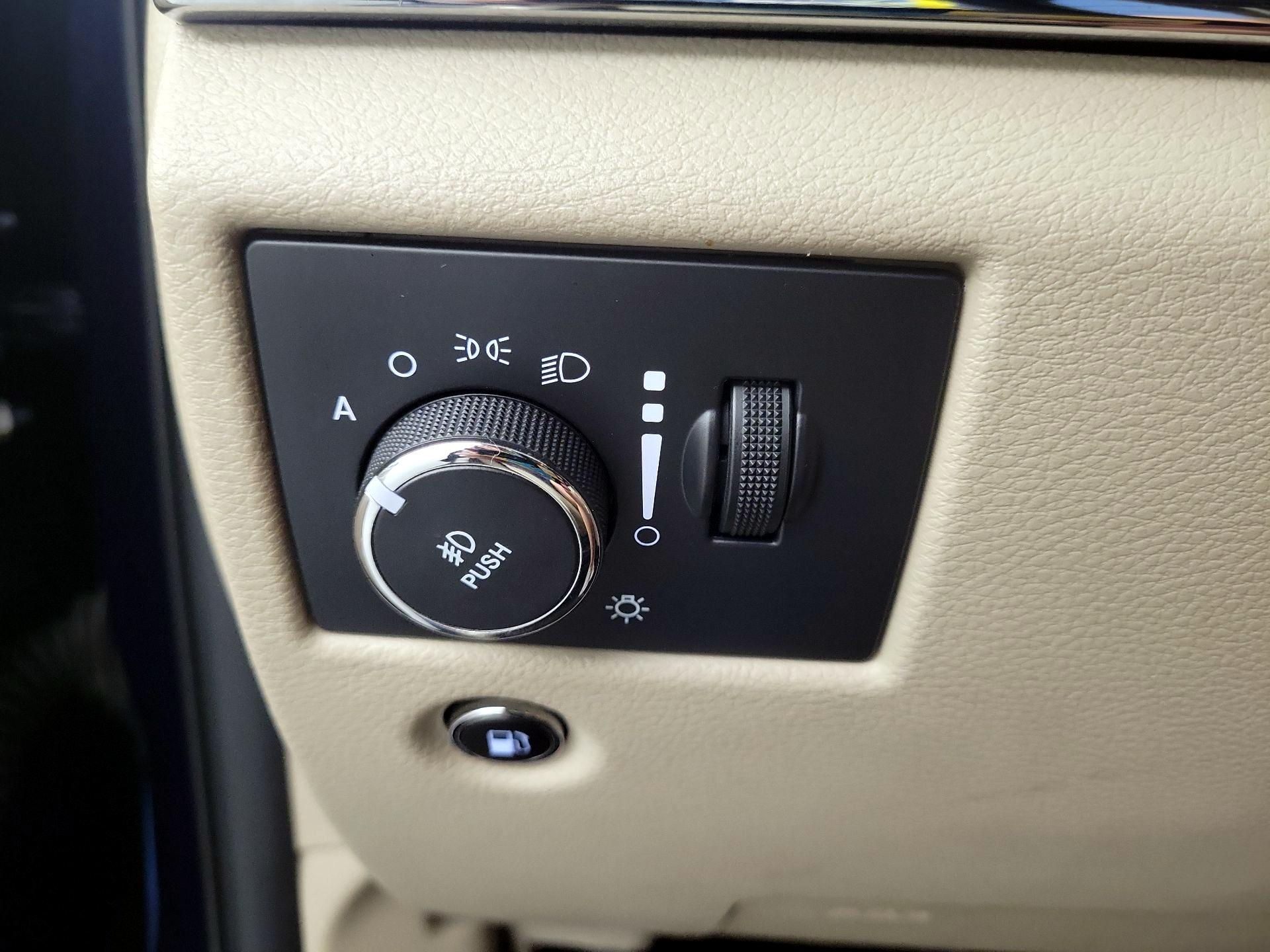 Thumbnail: 2015 Jeep Grand Cherokee - 13