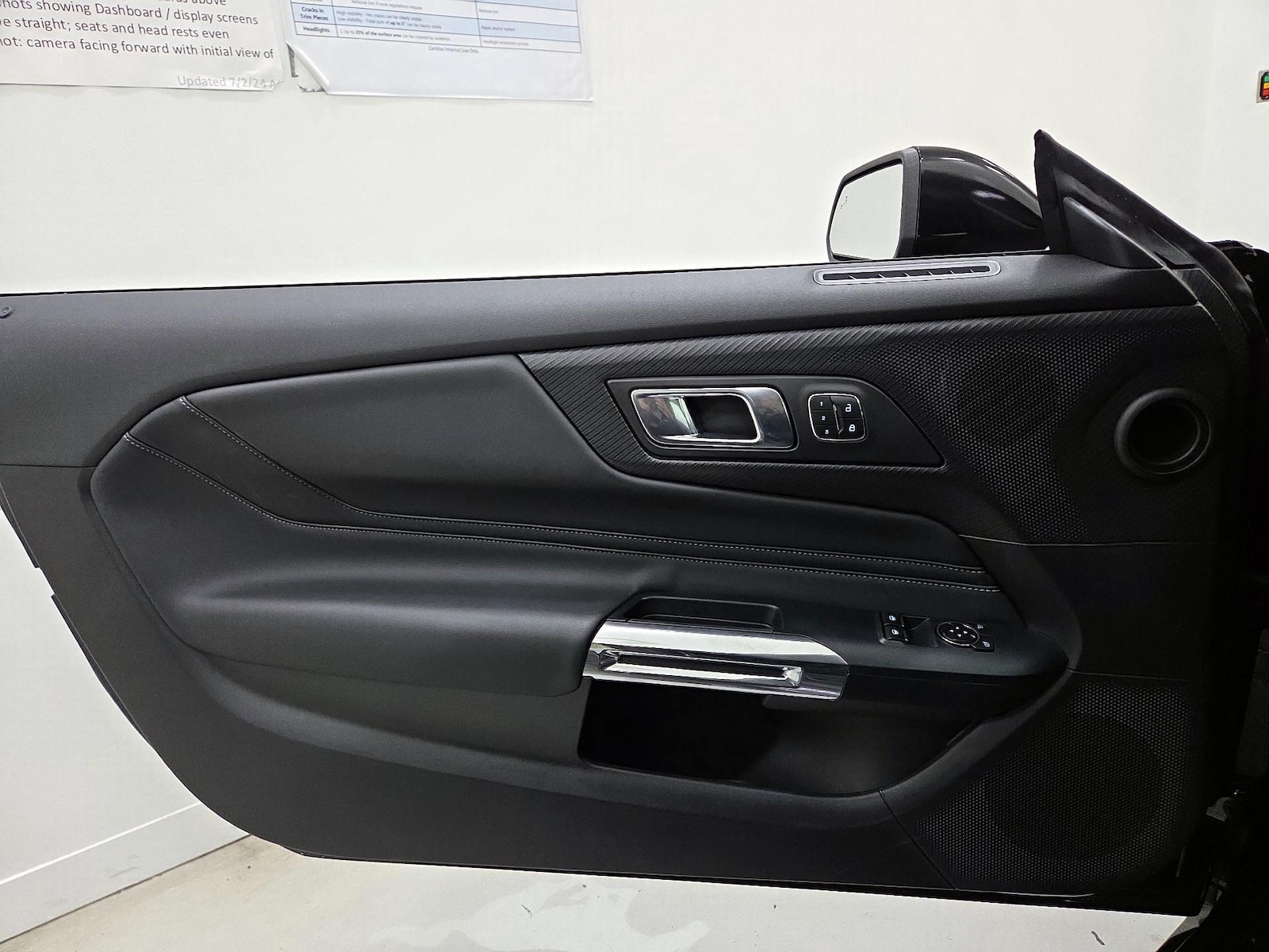 2025 Ford Mustang EcoBoost Premium - Photo 13
