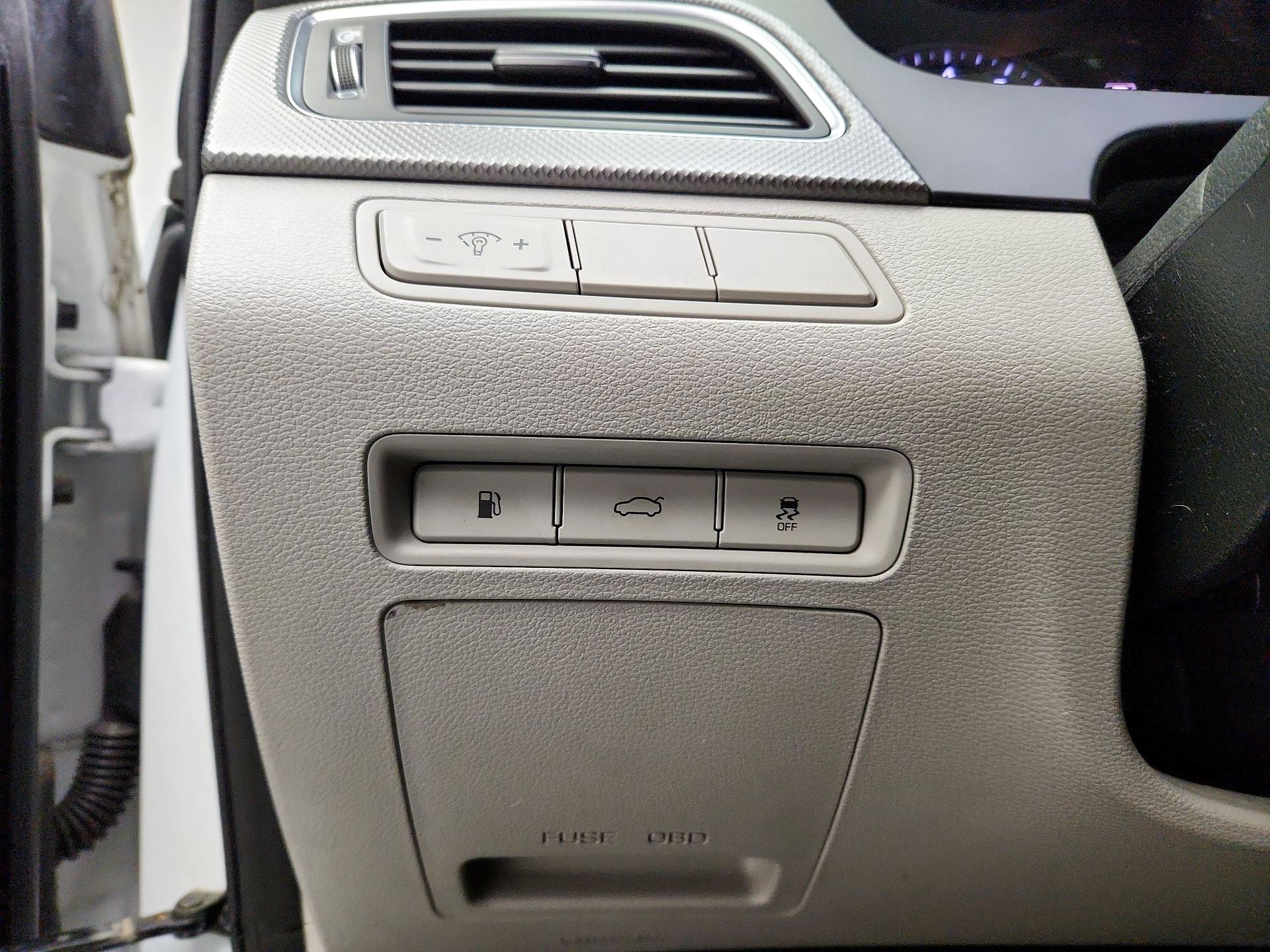Thumbnail: 2015 Hyundai Sonata - 11