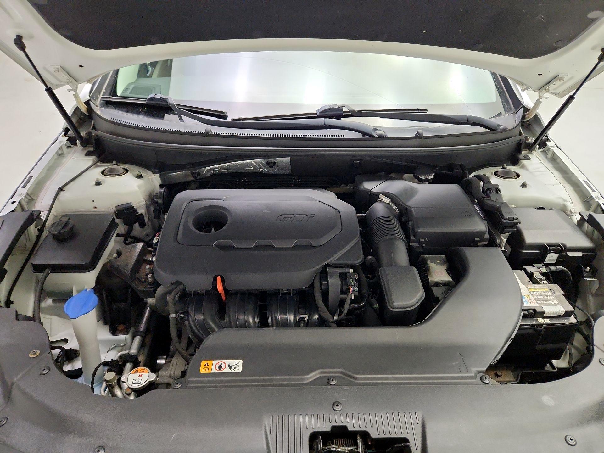 Thumbnail: 2015 Hyundai Sonata - 18