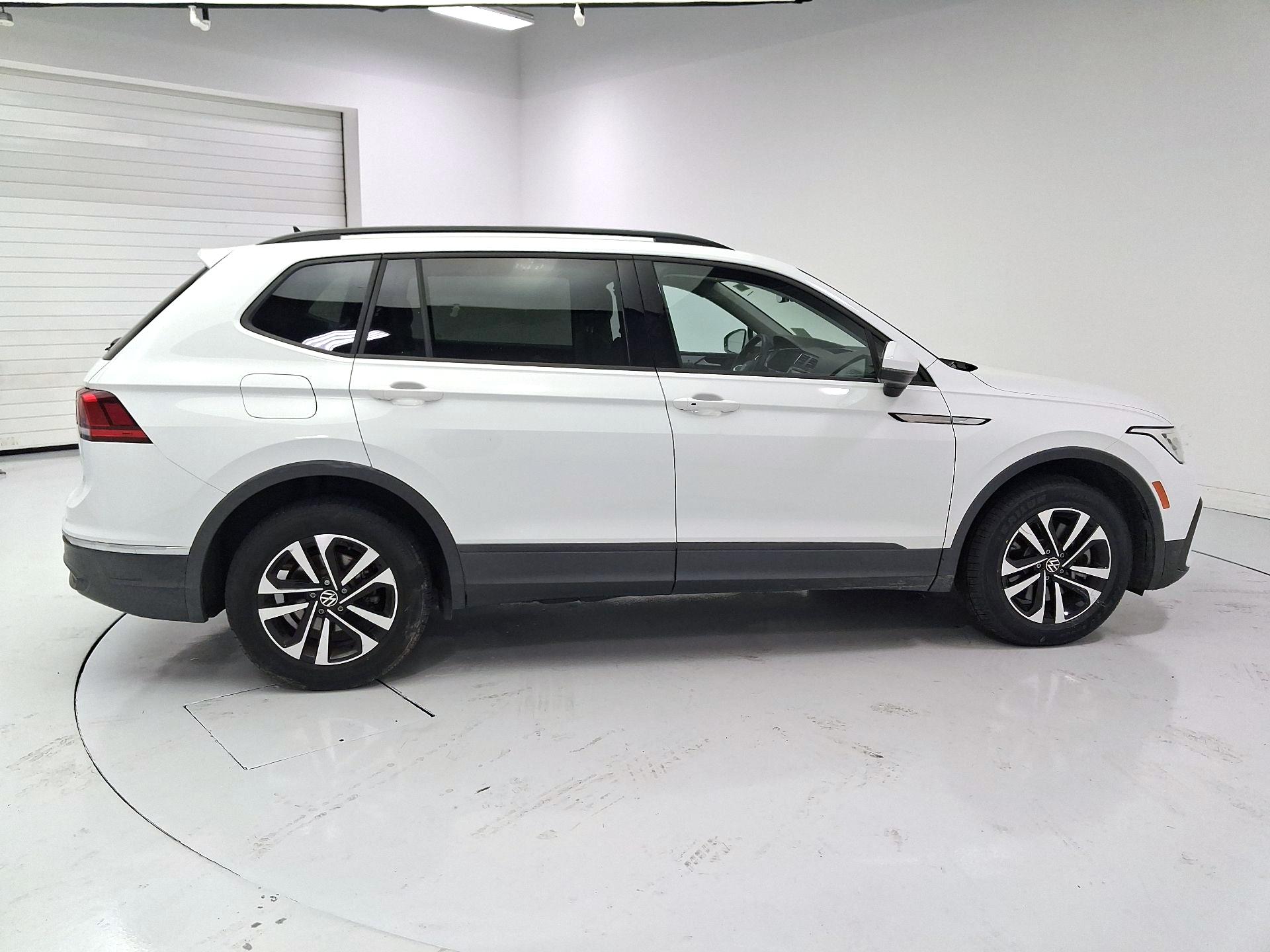 Thumbnail: 2023 Volkswagen Tiguan - 4