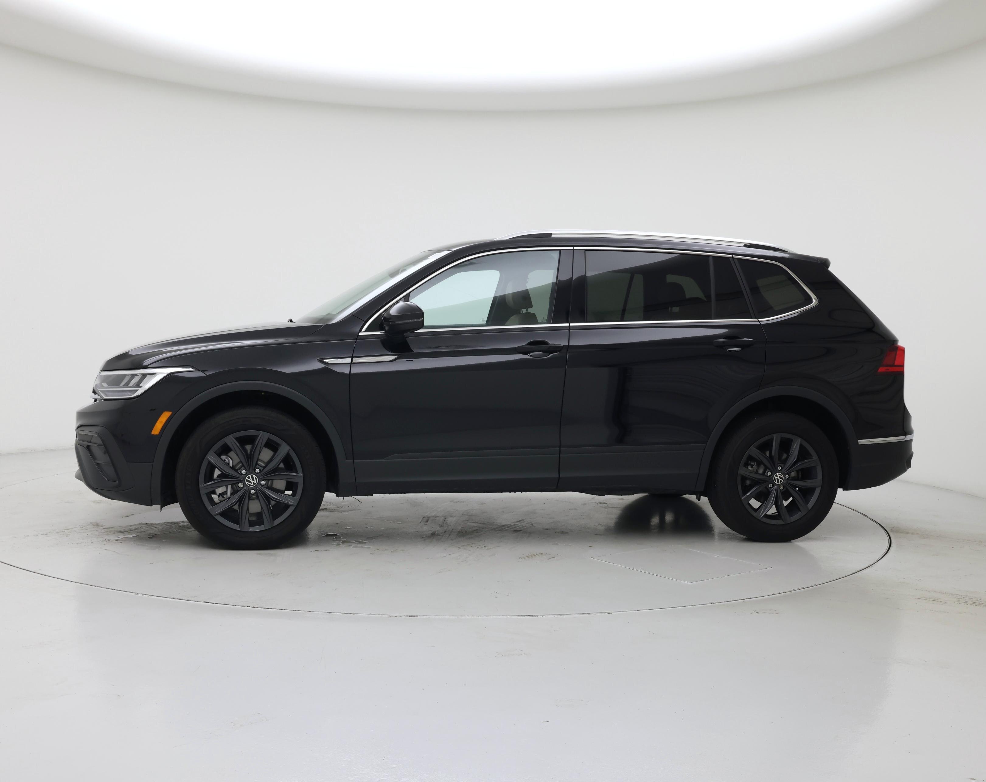 Thumbnail: 2024 Volkswagen Tiguan - 3
