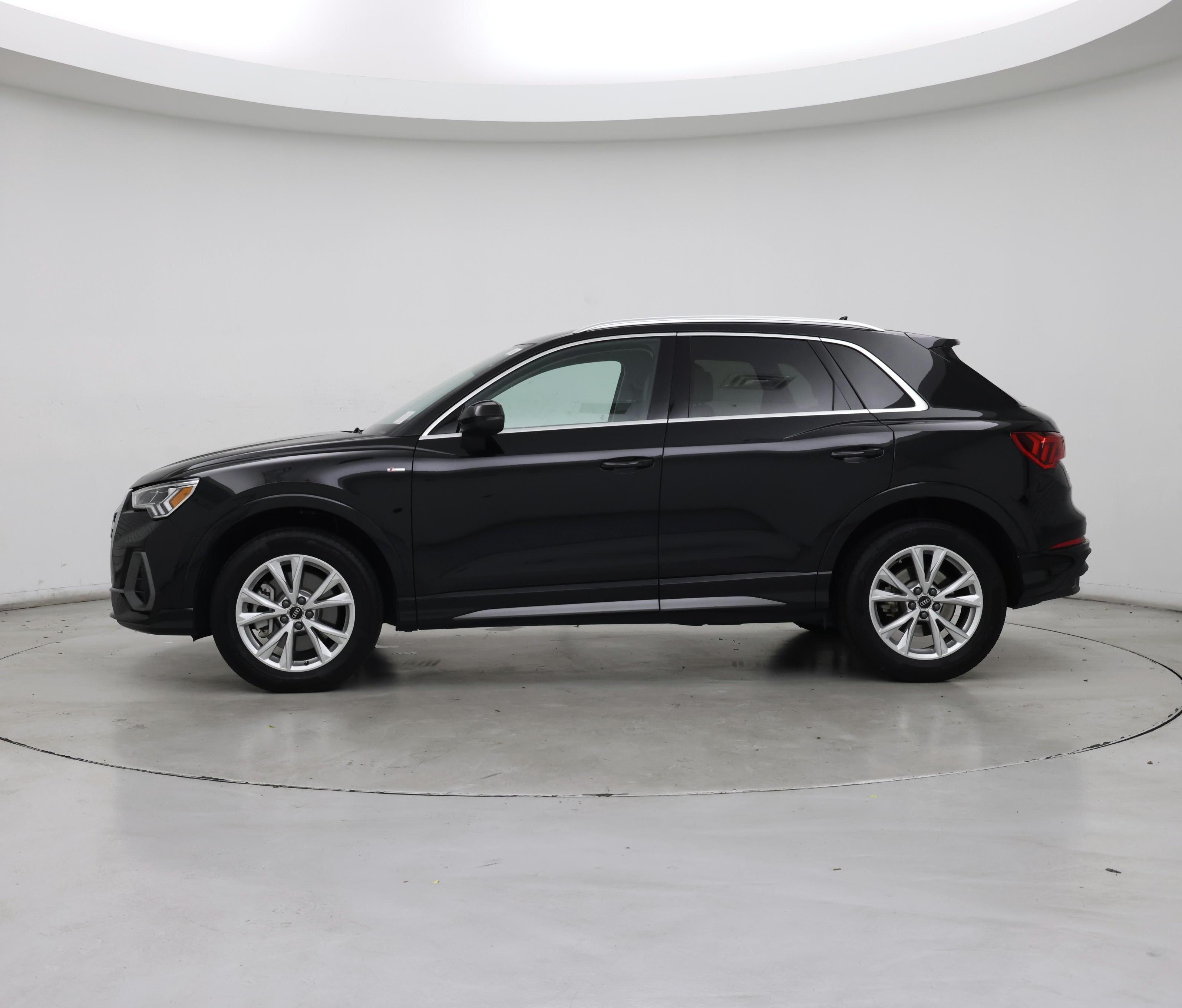 Thumbnail: 2024 Audi Q3 - 3