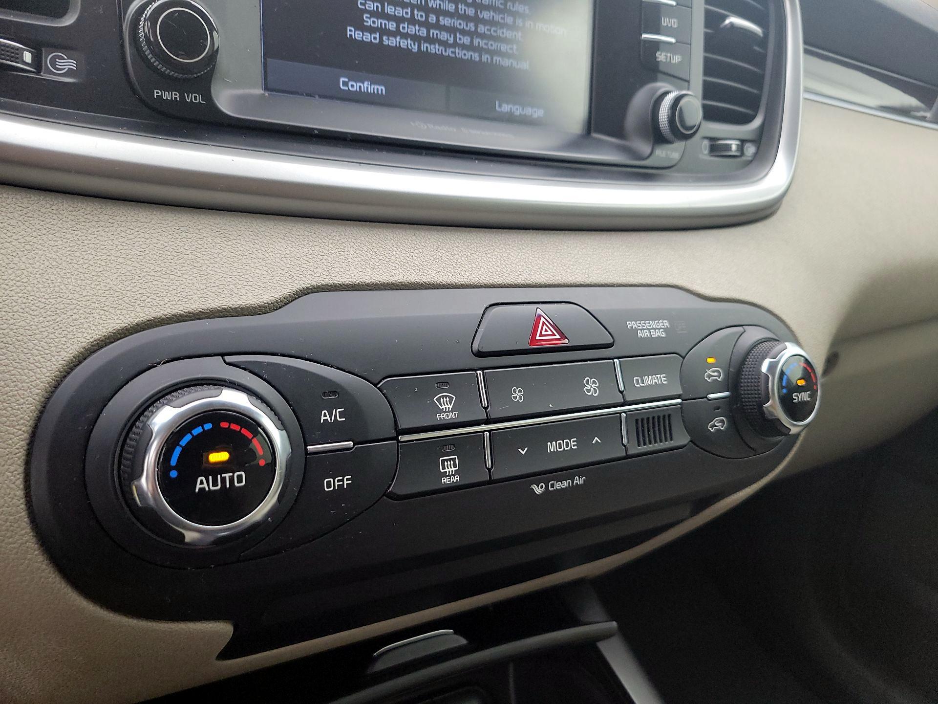 Thumbnail: 2018 Kia Sorento - 16