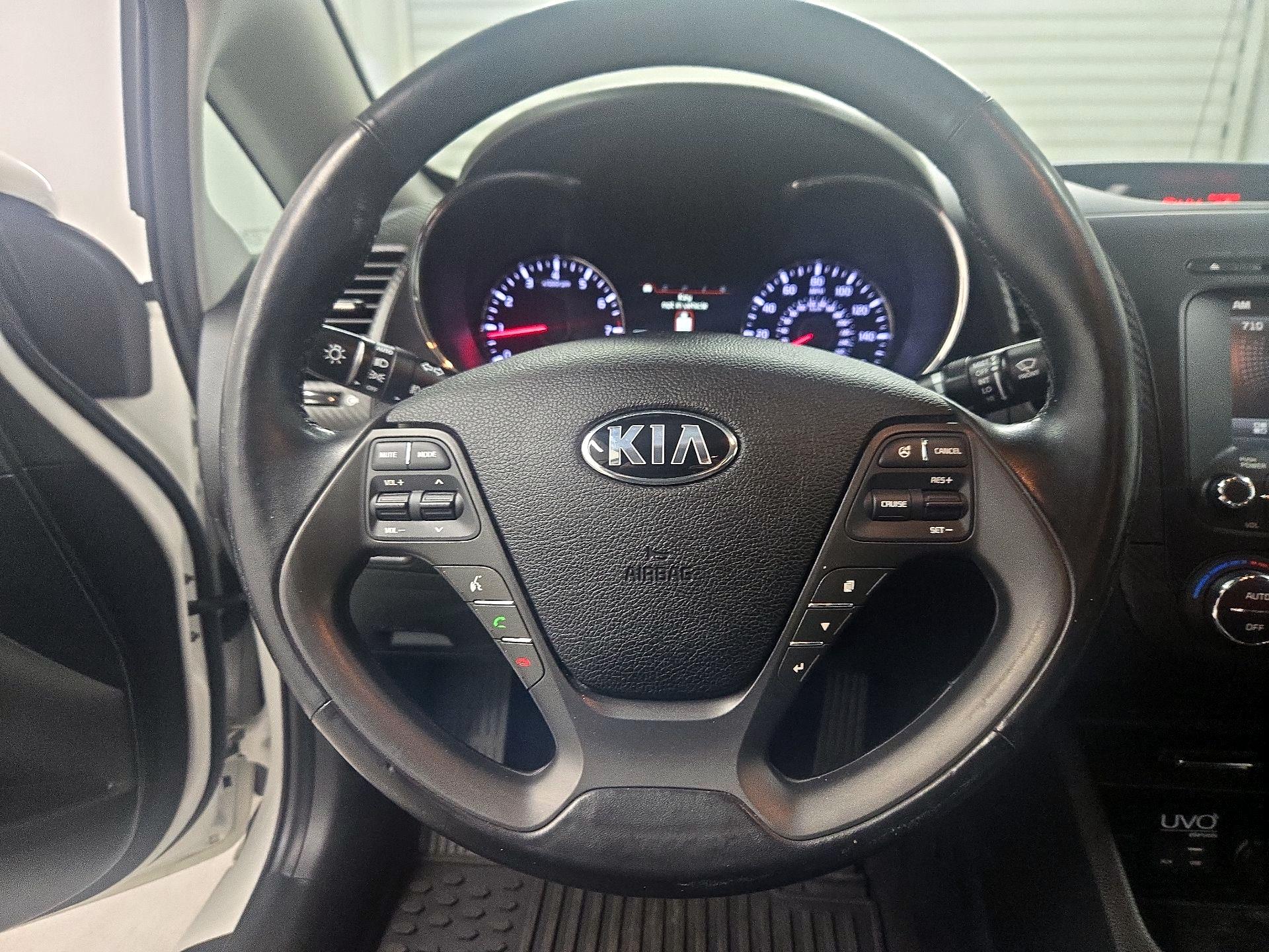 Thumbnail: 2016 Kia Forte - 9
