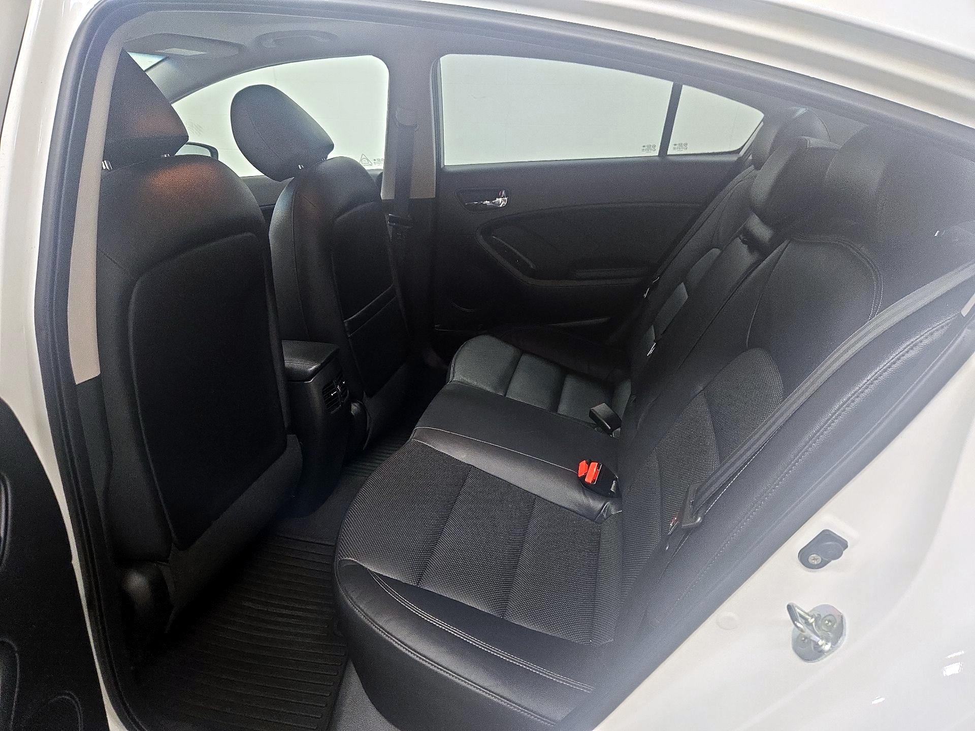 Thumbnail: 2016 Kia Forte - 10