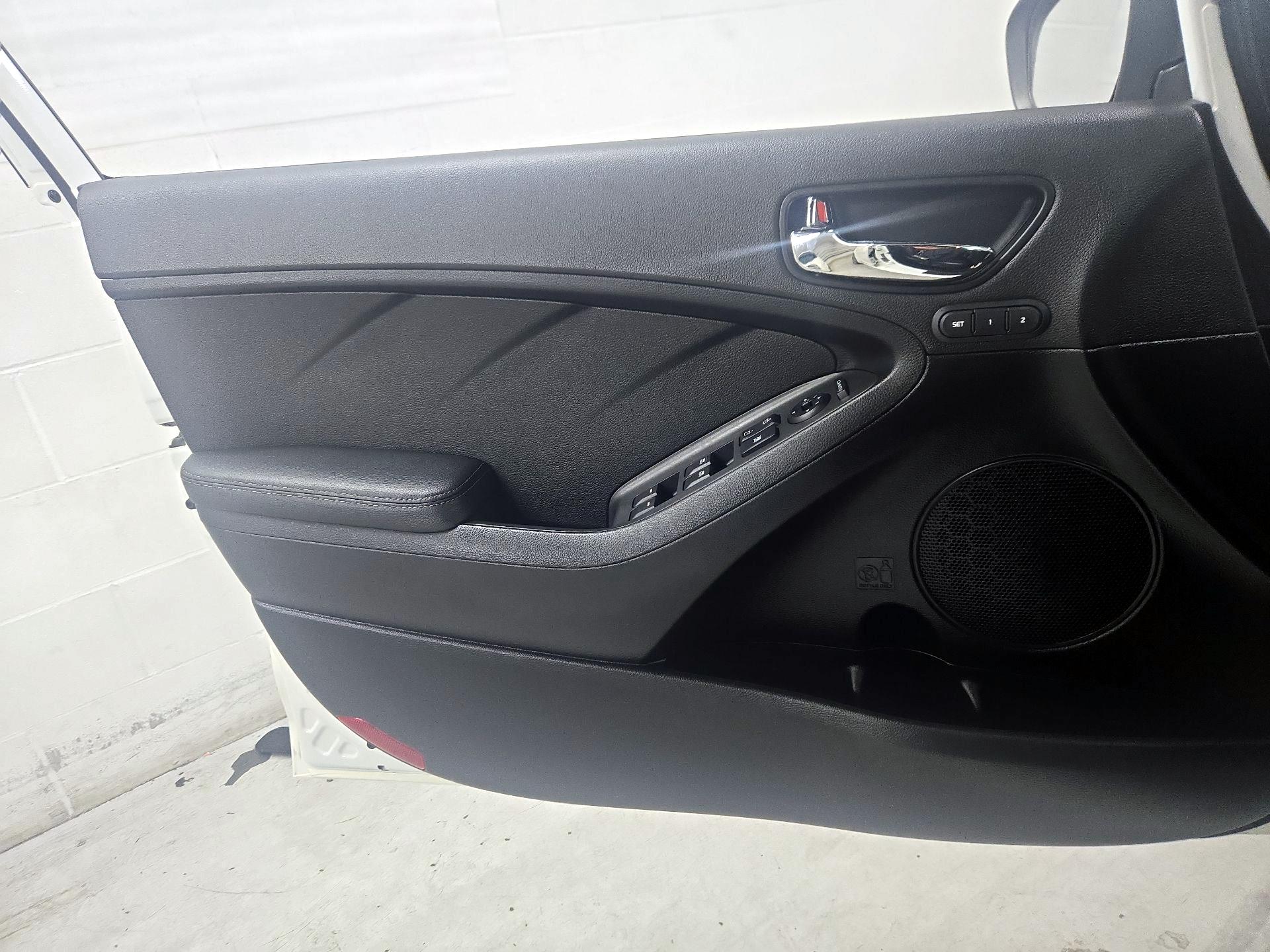 Thumbnail: 2016 Kia Forte - 12