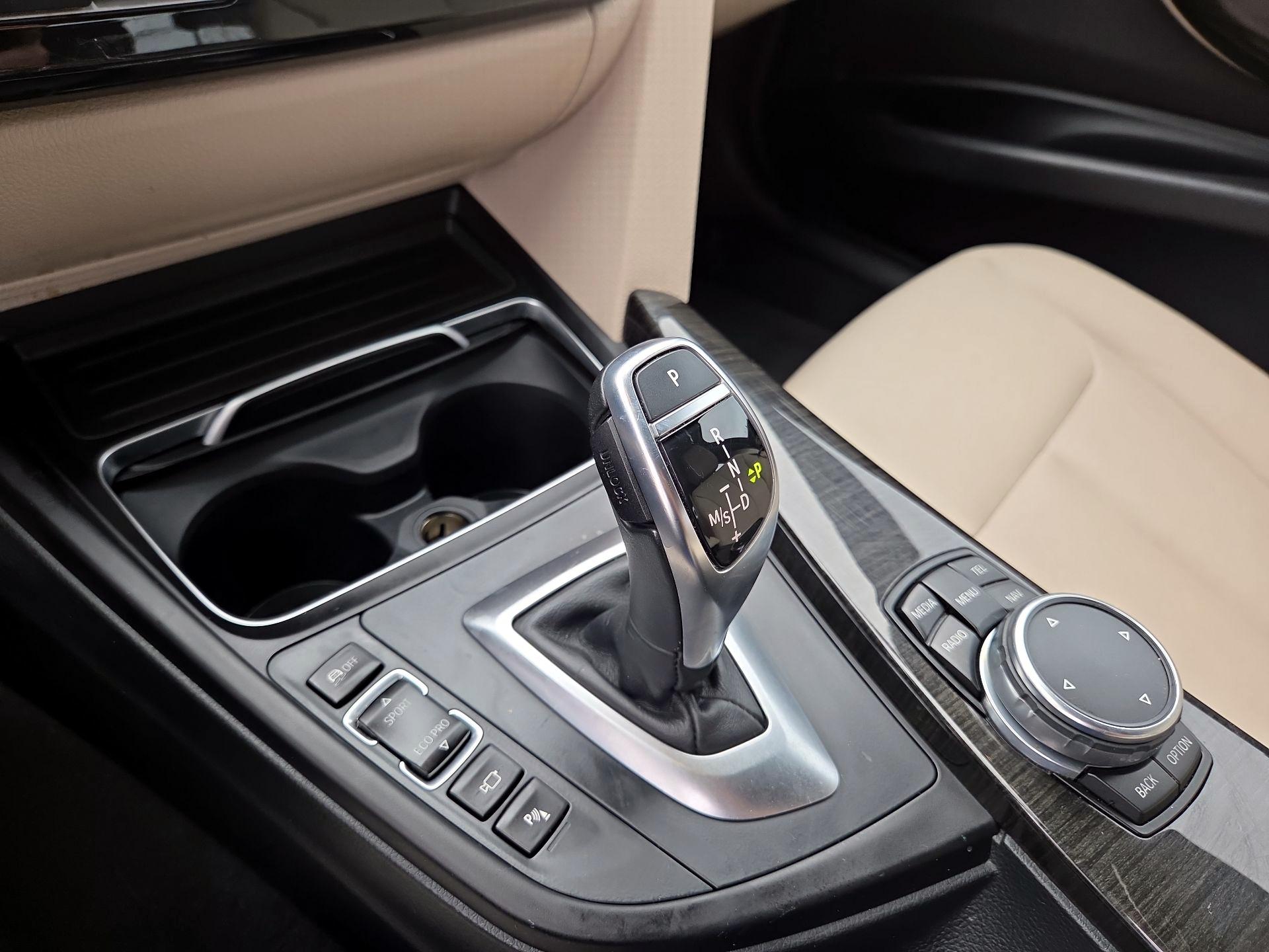 Thumbnail: 2016 BMW 3 Series - 17