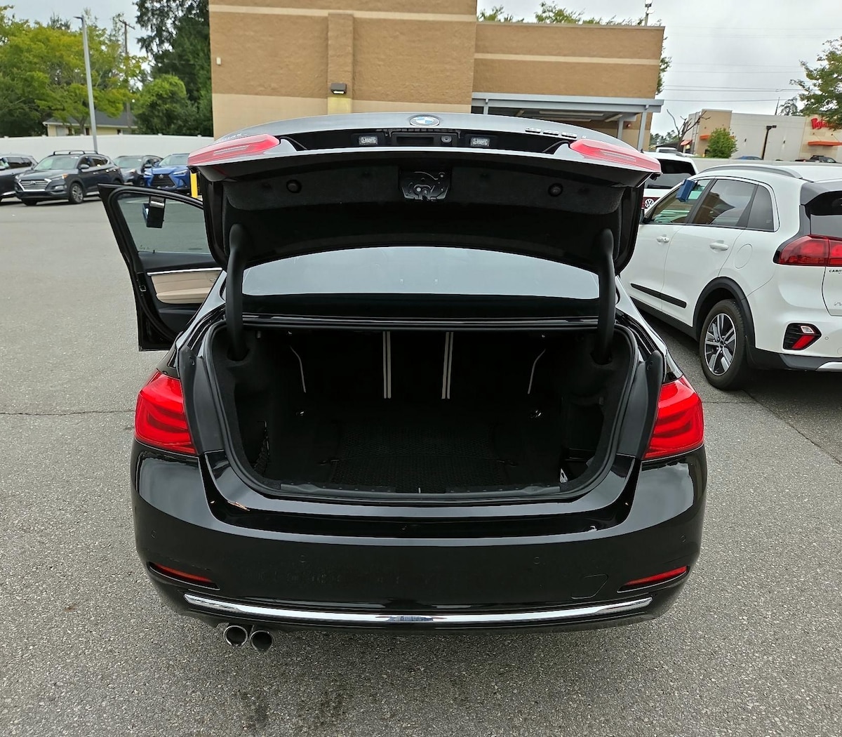 Trunk/Cargo (Seats Up)