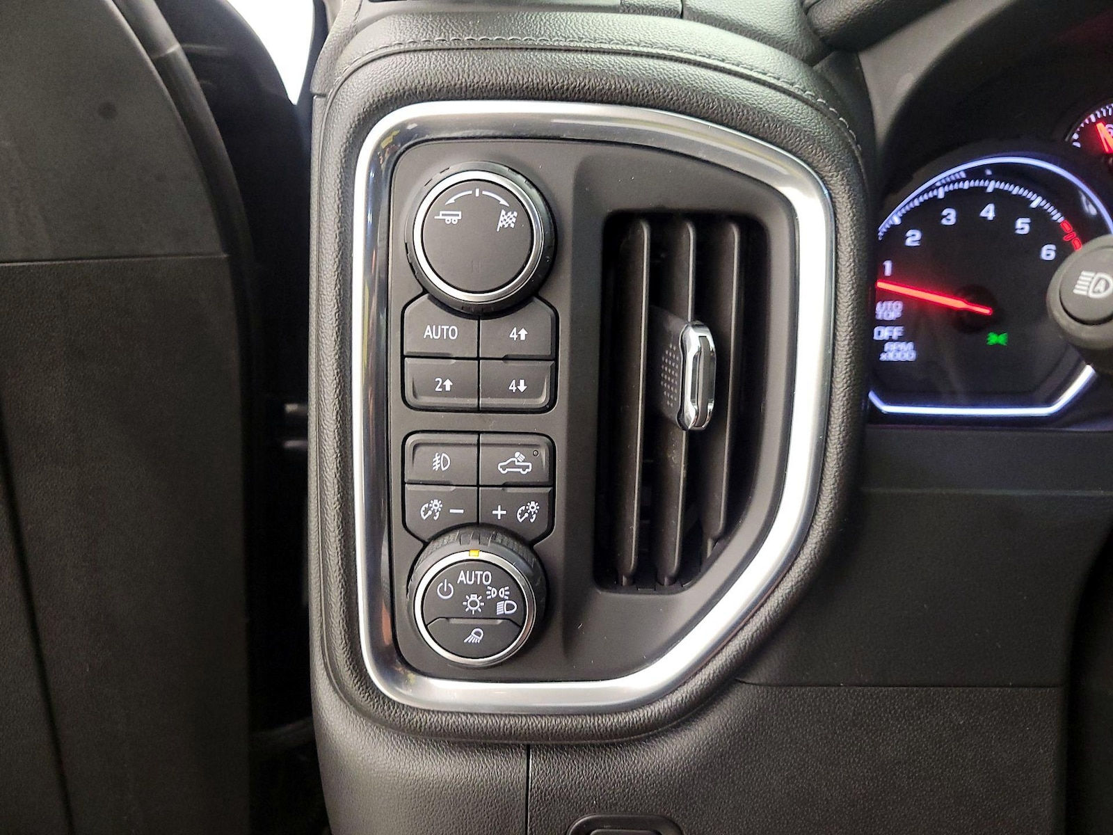 2019 Chevrolet Silverado 1500 LTZ - Photo 14