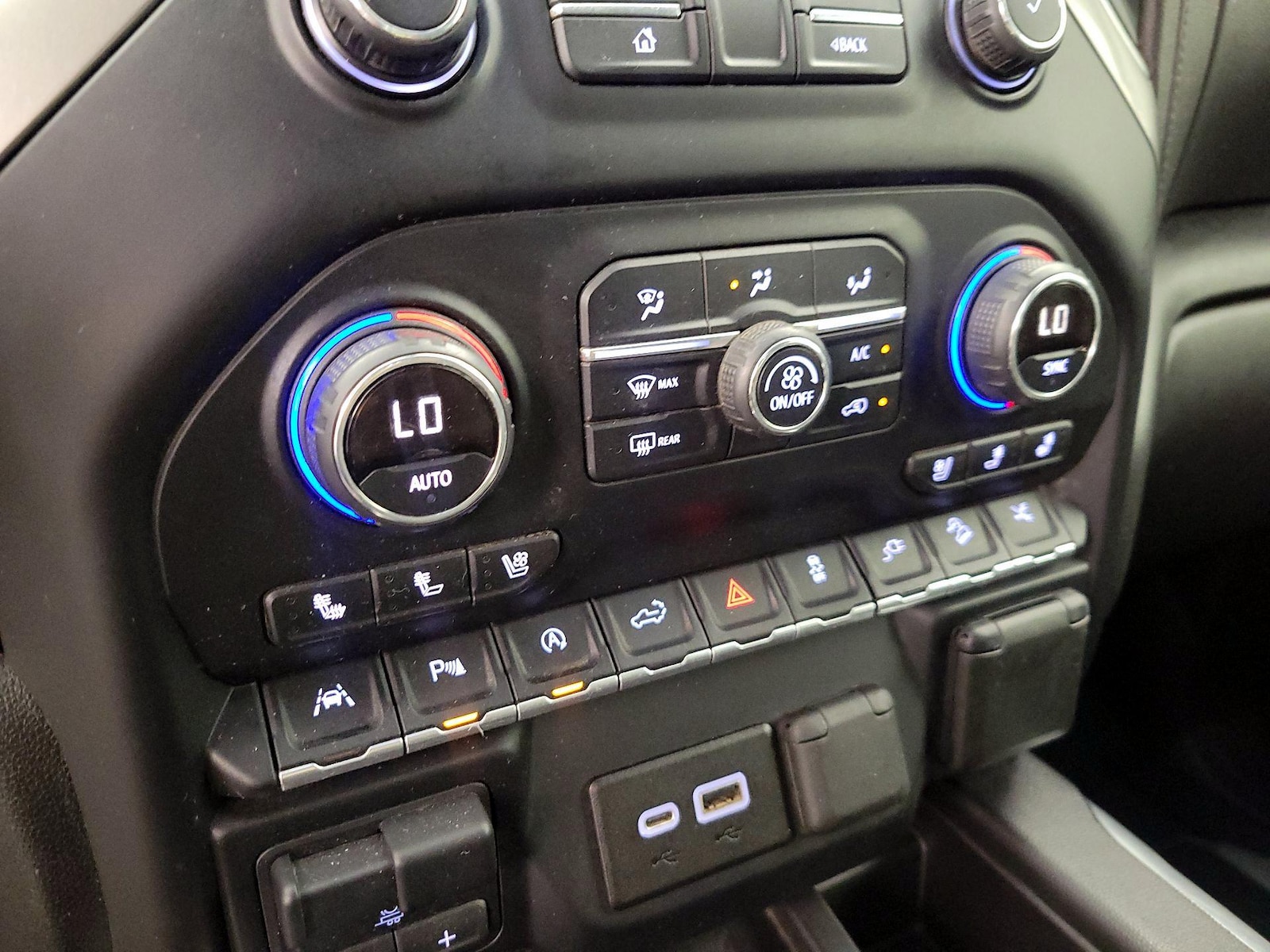 2019 Chevrolet Silverado 1500 LTZ - Photo 18