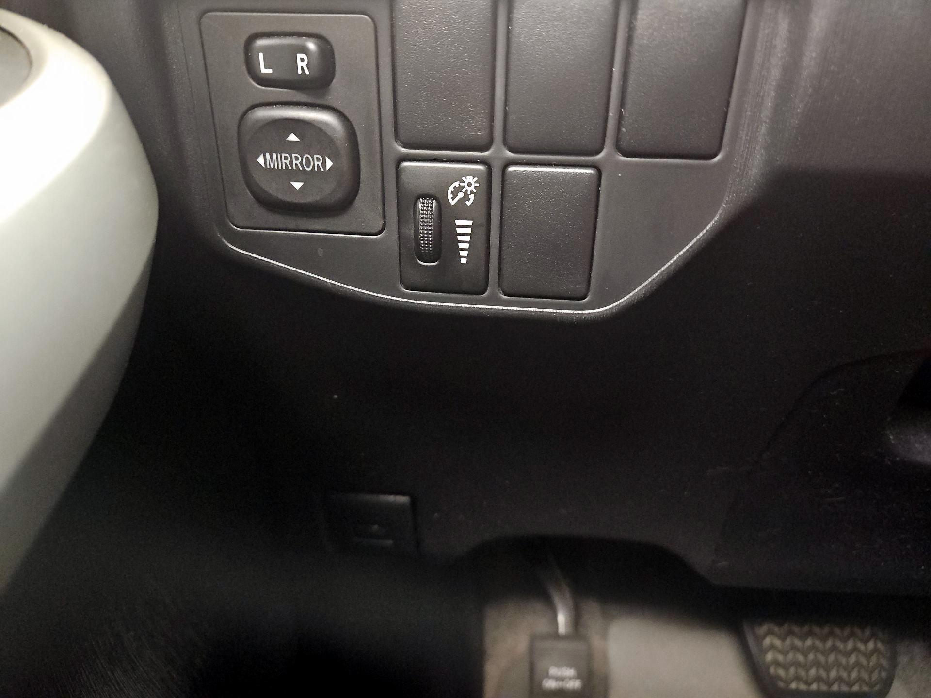 Thumbnail: 2015 Toyota Prius - 13