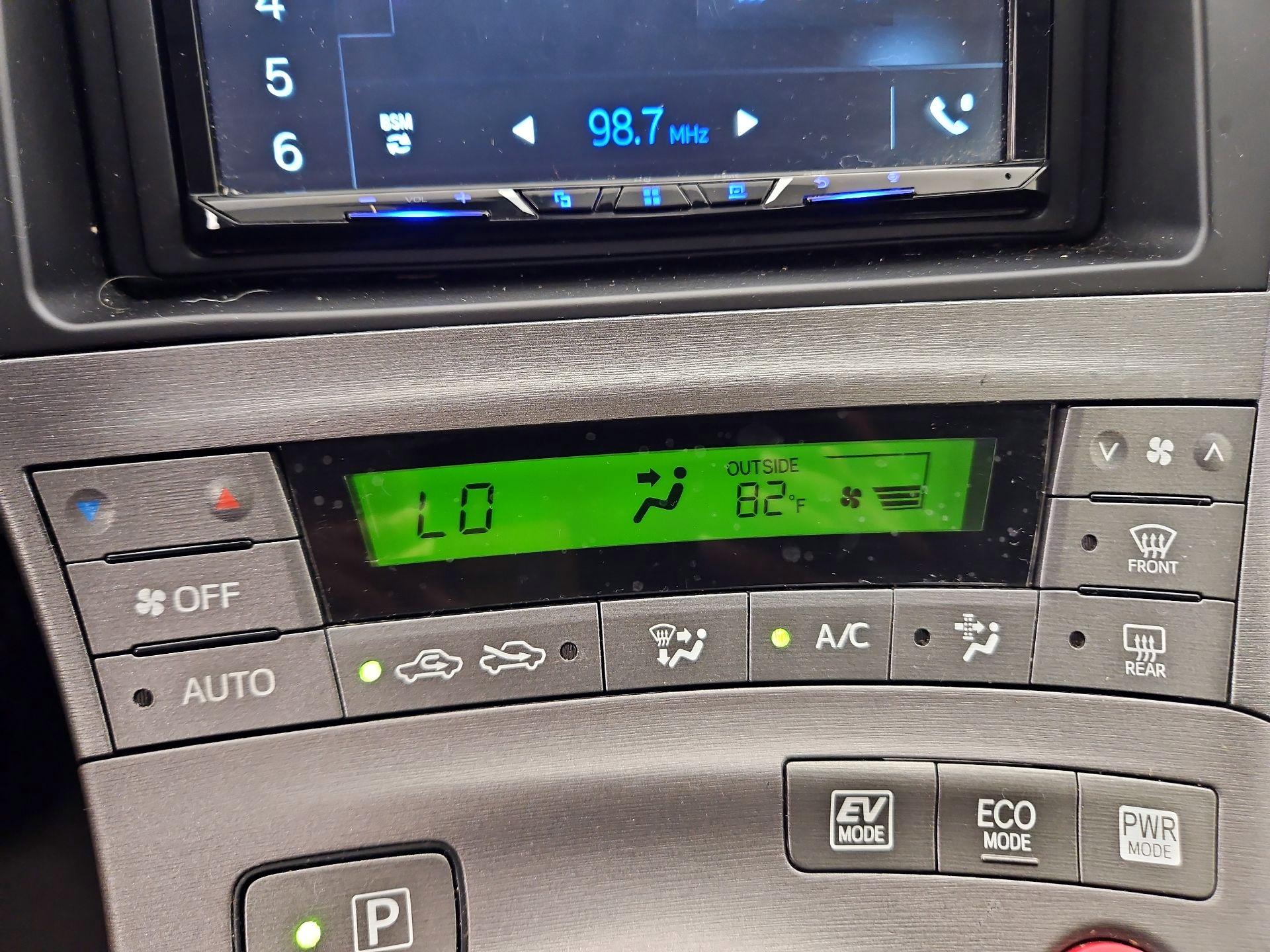 Thumbnail: 2015 Toyota Prius - 16