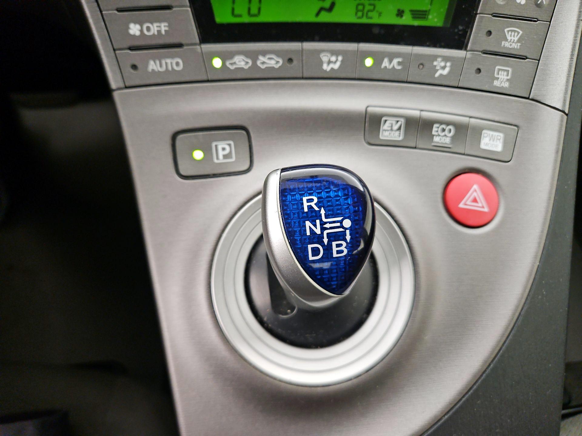 Thumbnail: 2015 Toyota Prius - 17
