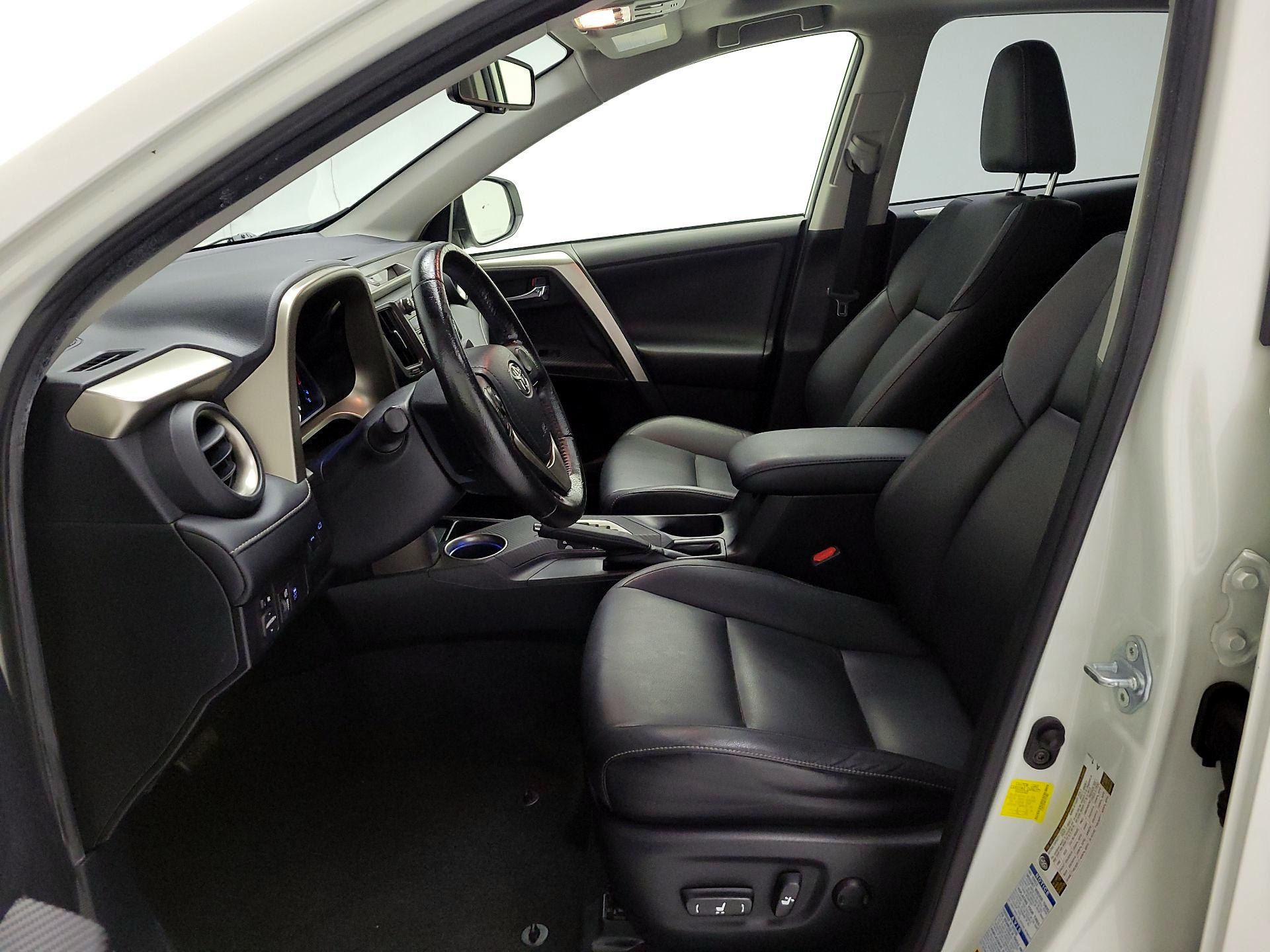 Thumbnail: 2015 Toyota RAV4 - 11