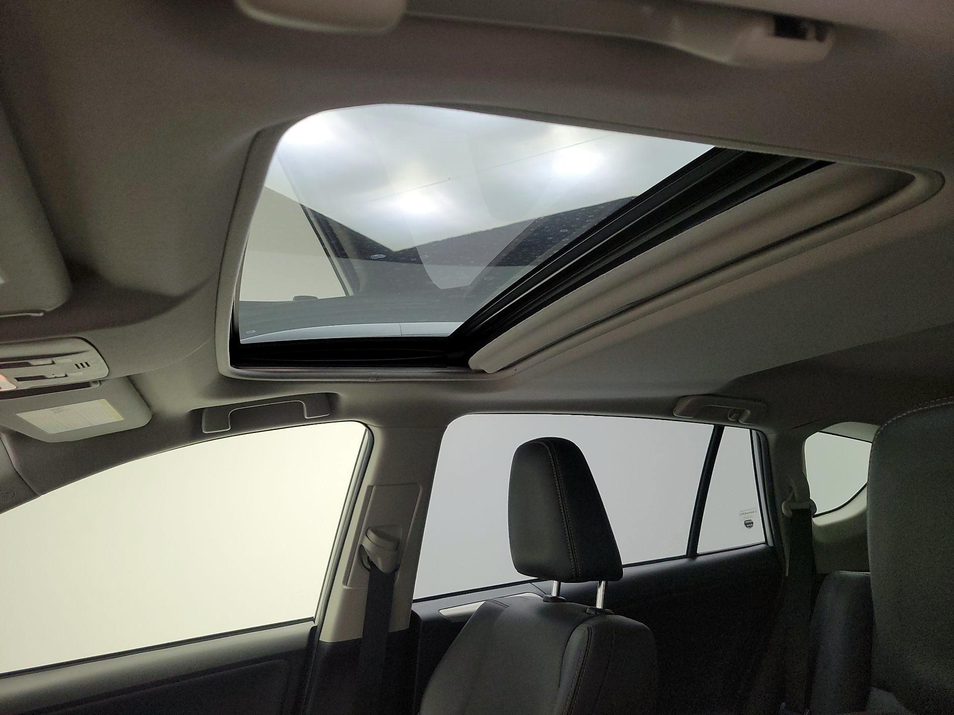 Thumbnail: 2015 Toyota RAV4 - 16