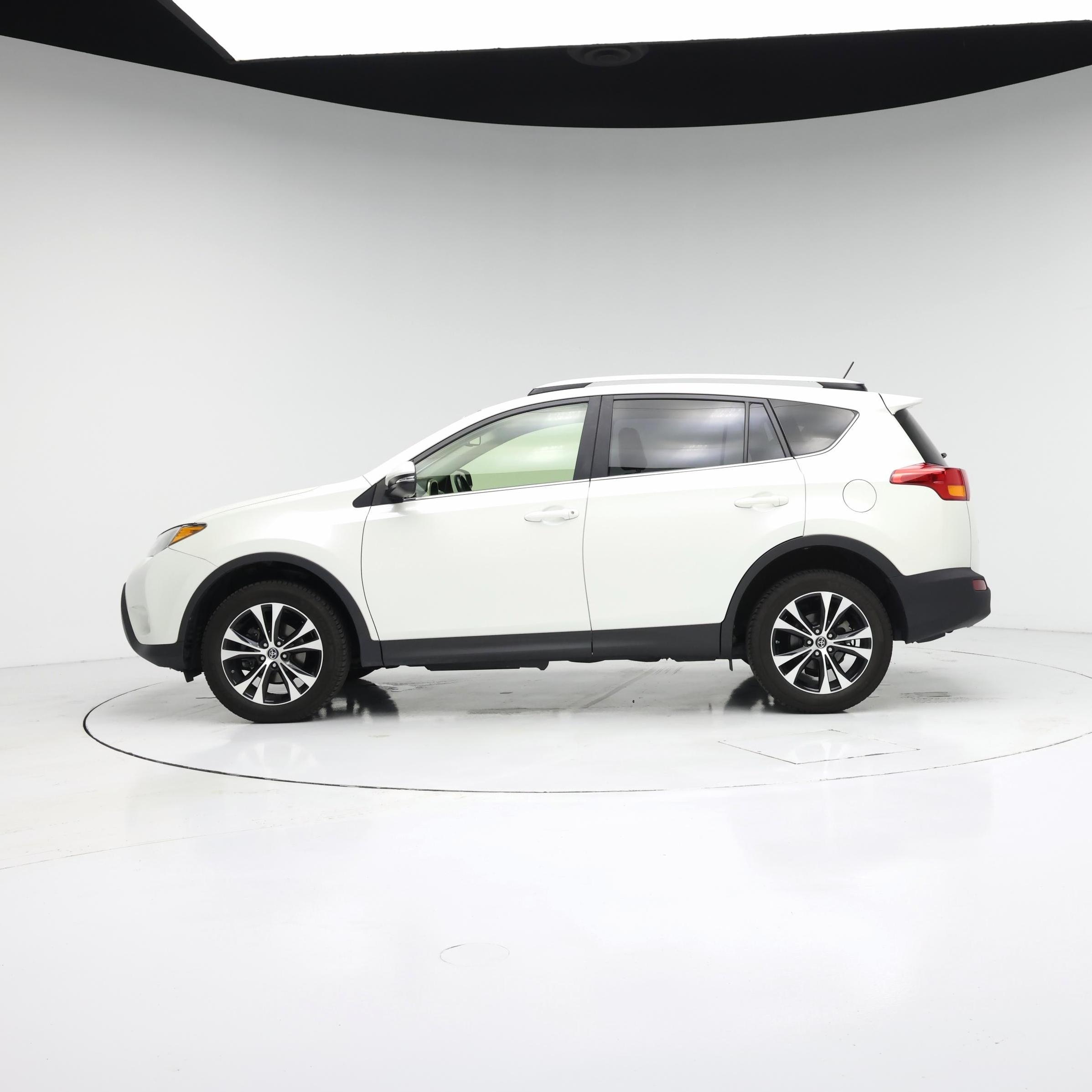 Thumbnail: 2015 Toyota RAV4 - 3