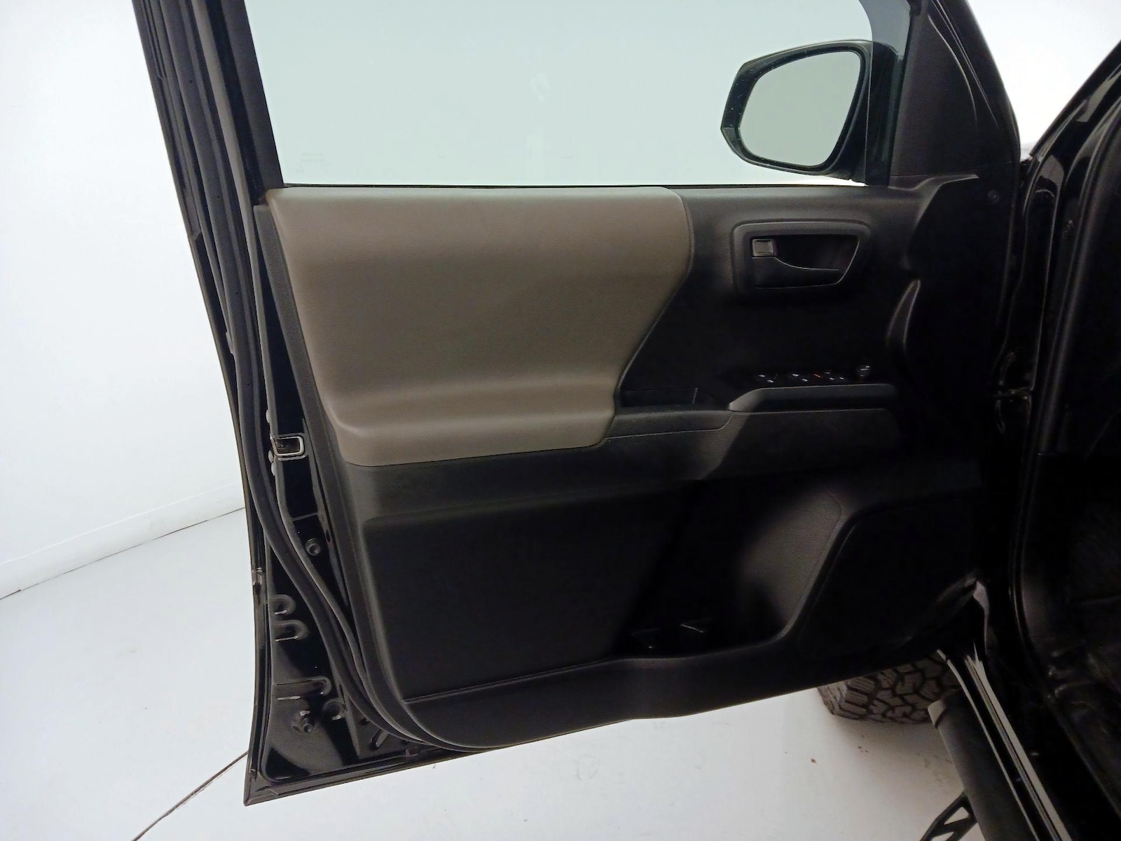 2022 Toyota Tacoma SR - Photo 13