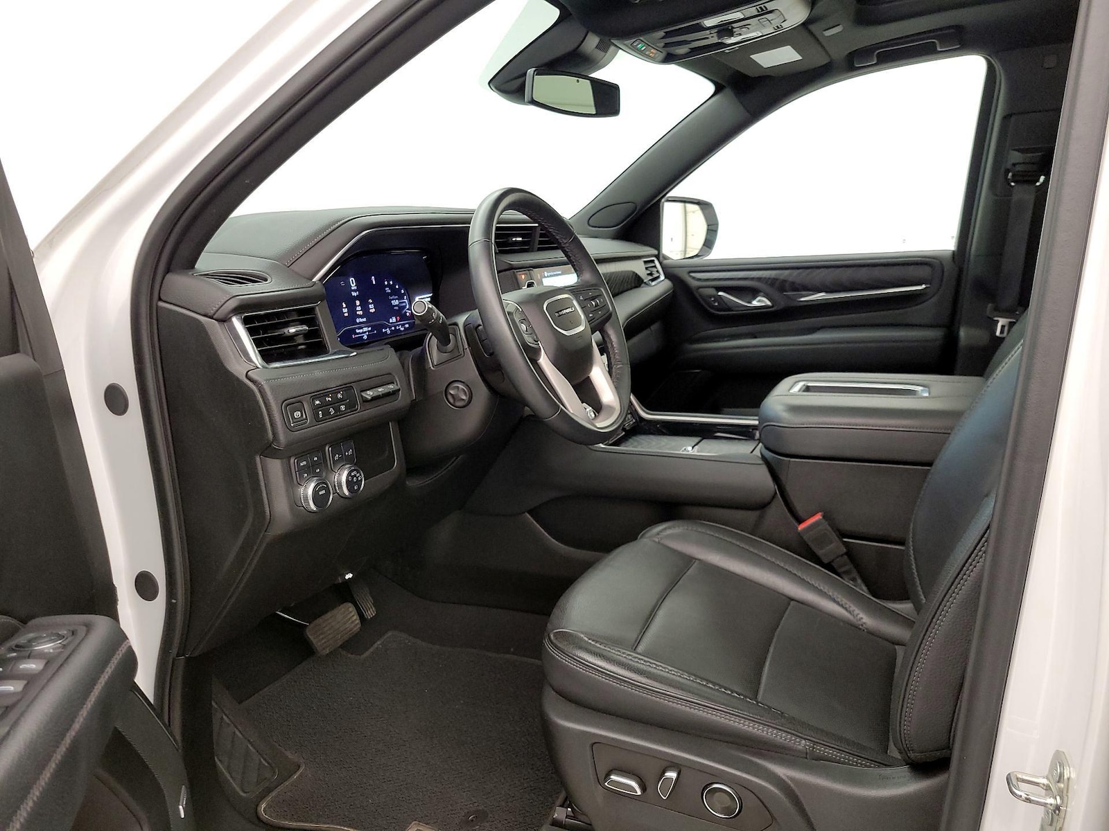 2024 GMC Yukon Denali - Photo 12
